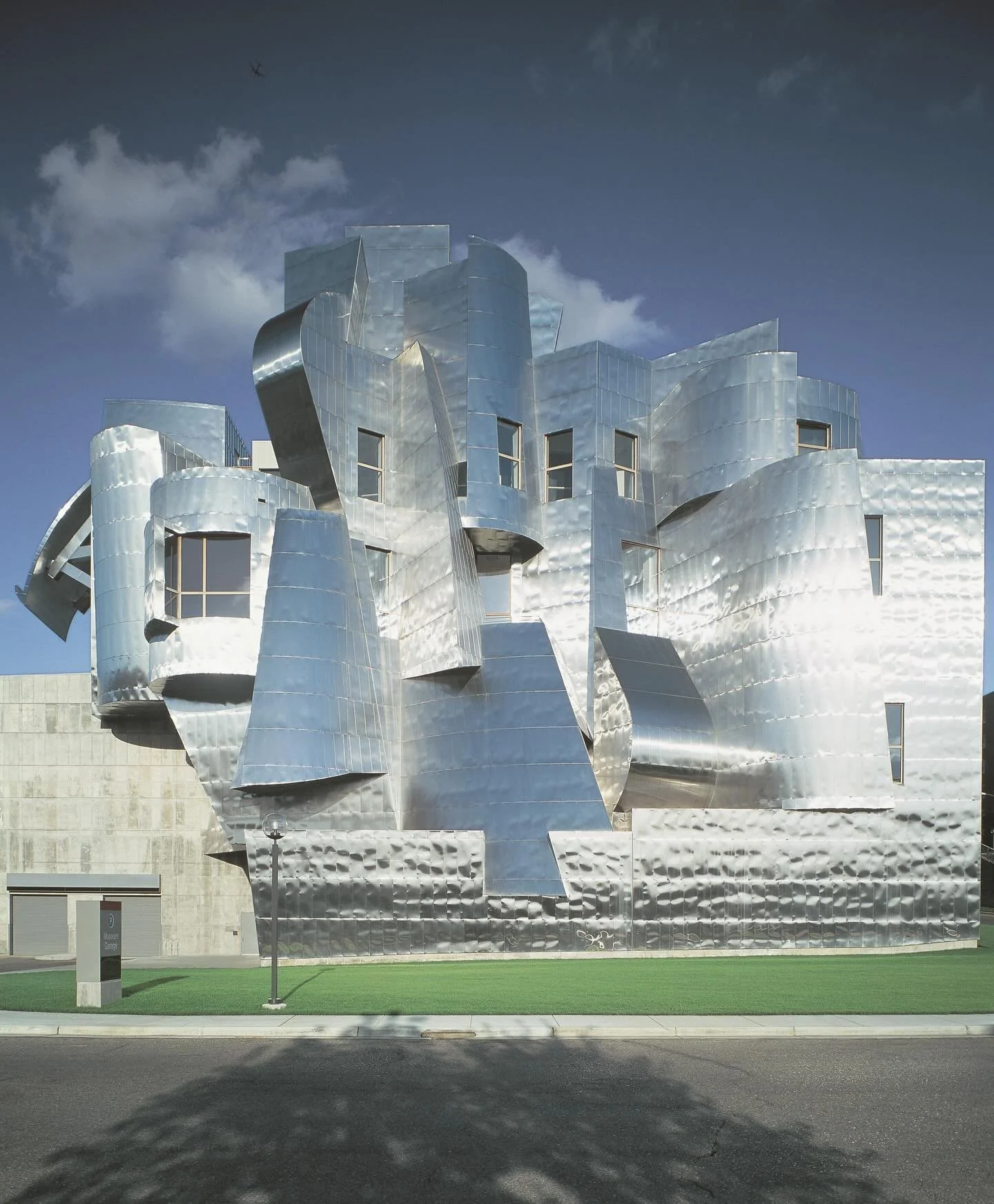 In remembrance of Frank Gehry, whose visionary approach to architecture permanently transformed the global conversation between art, industry, and public space, we reflect on a life and career defined by fearless innovation, material experimentation,