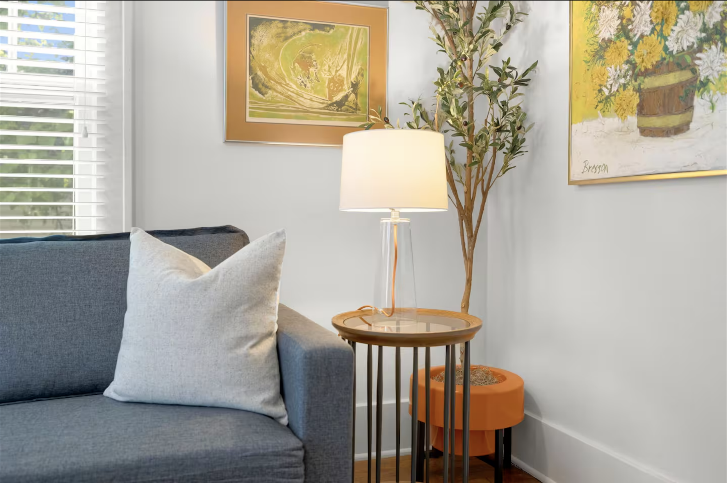 Ramble Arts Bungalow
(click photo for Airbnb listing)