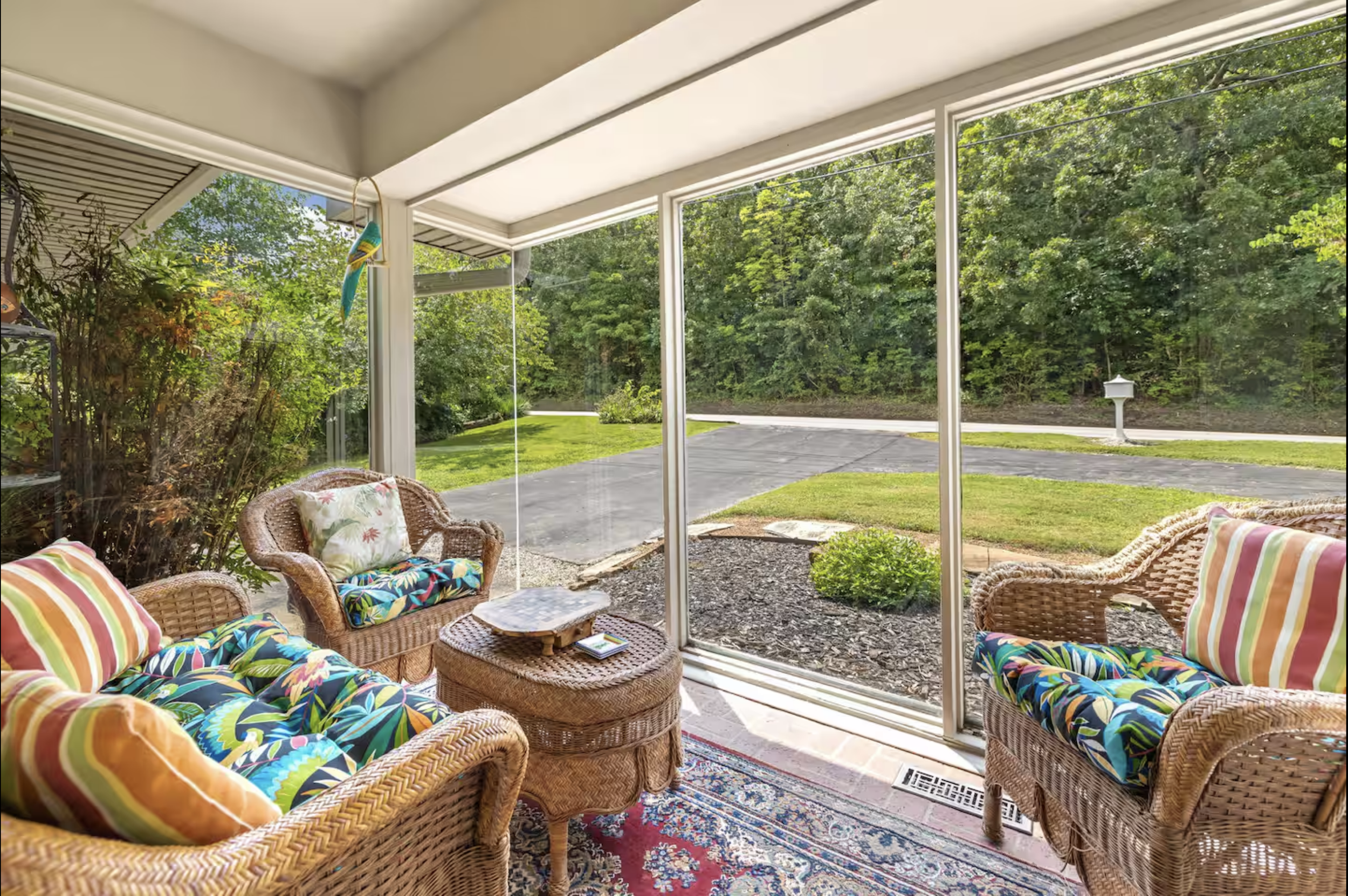 Sycamore Hill
(click photo for Airbnb listing)
