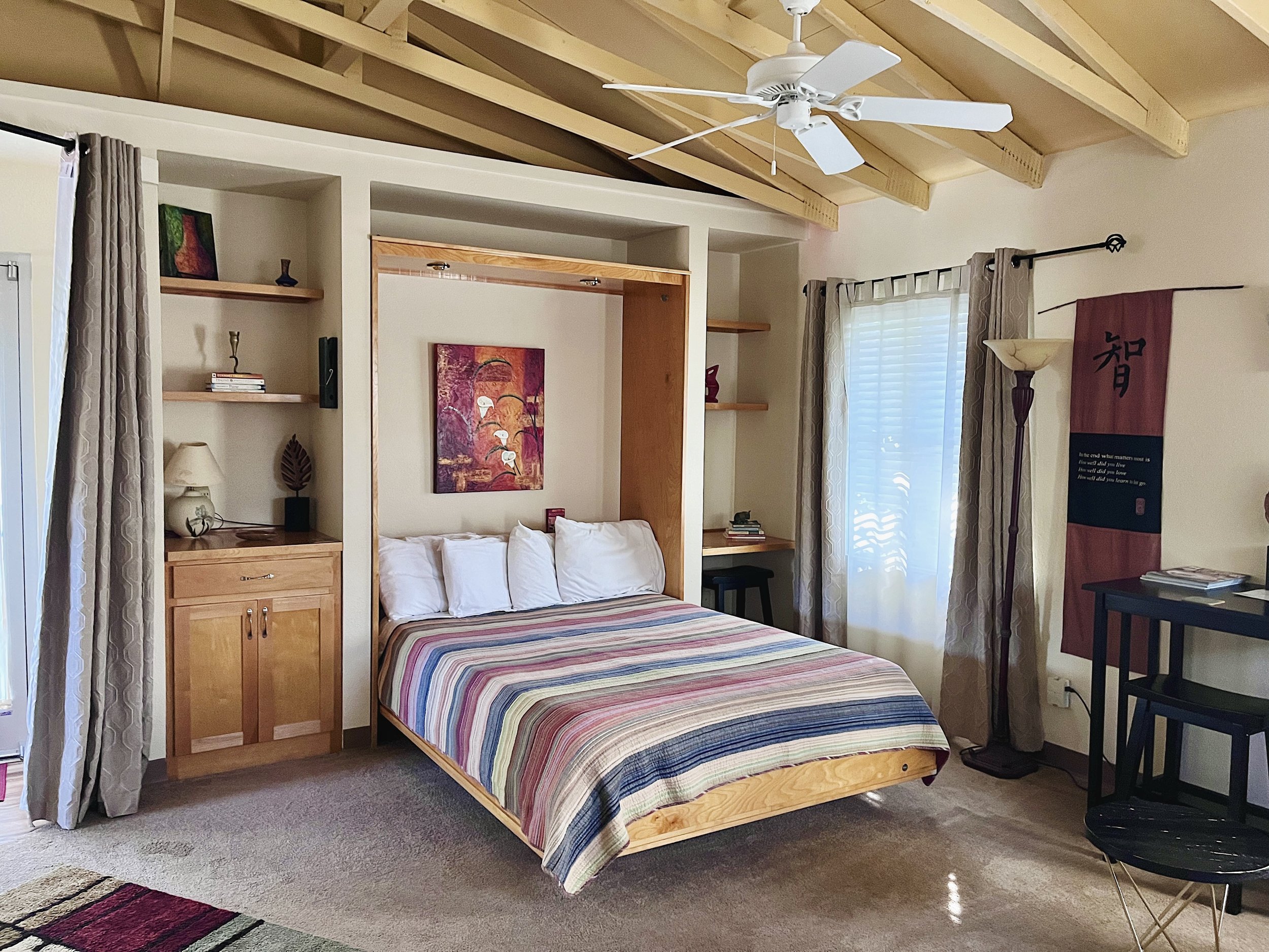 Fayetteville Midtown Retreat
(click photo for Airbnb listing)