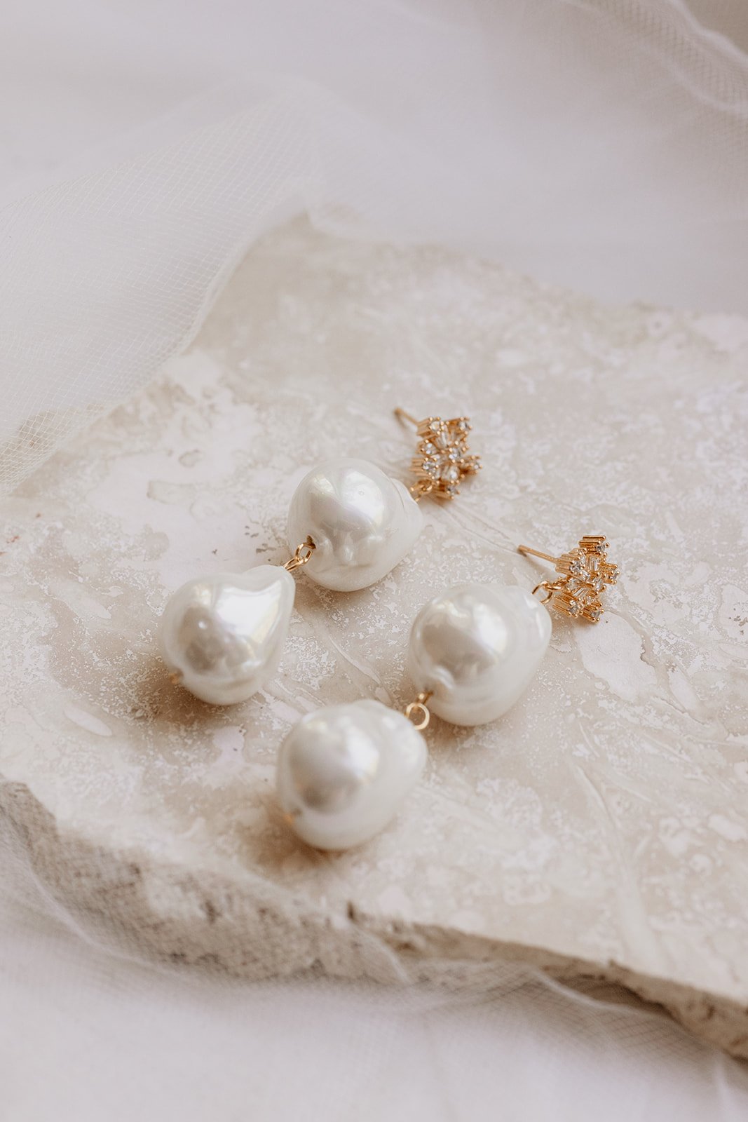 Gold Teardrop Pearl Earrings for Weddings with Cream or White Pearls –  PoetryDesigns