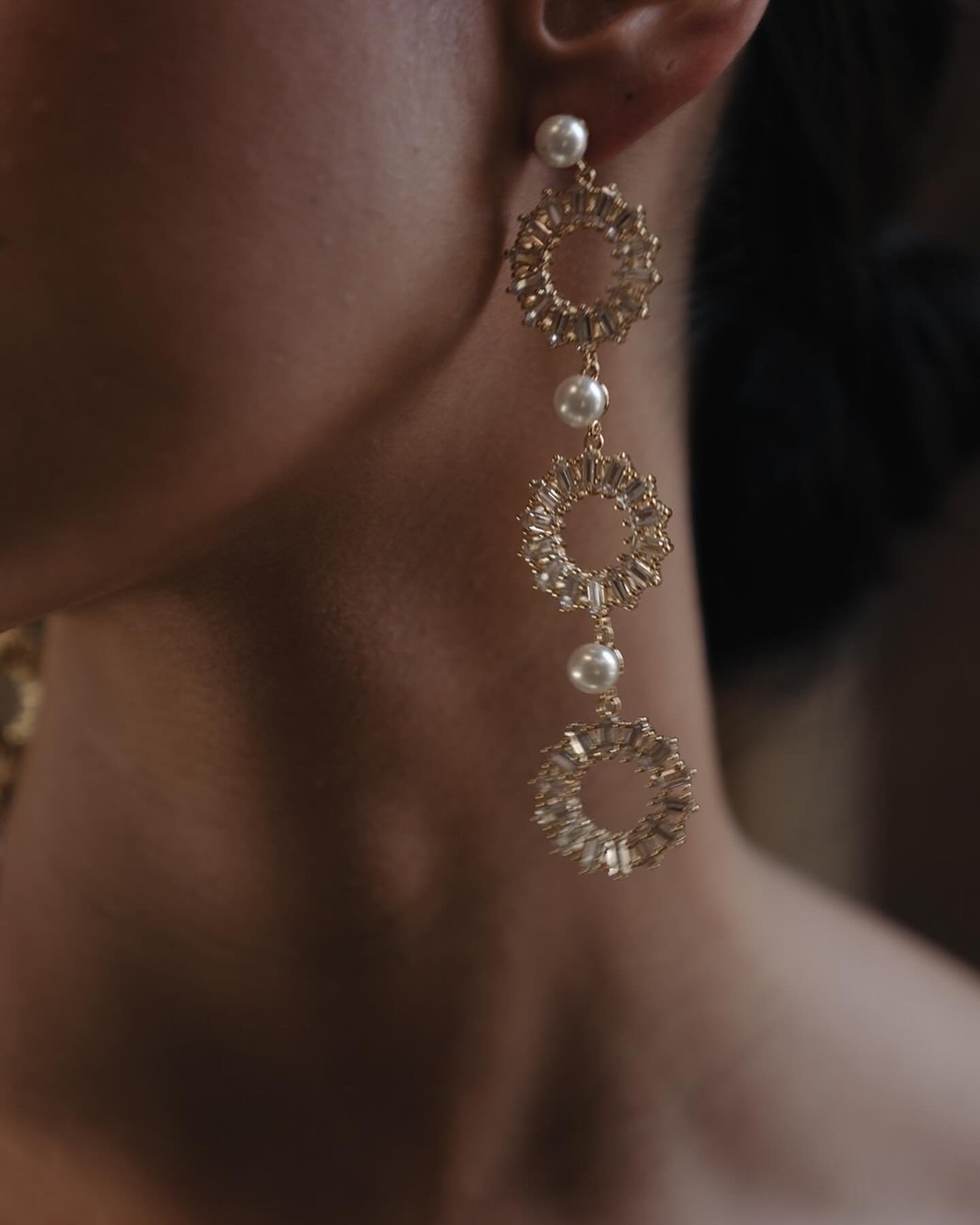 The Quinn &mdash; shining just for you 🎀 Capture it, remember it 🤍 @jadeoistudio 

Shop more bridal earrings style at jadeoi.com 🫶🏼