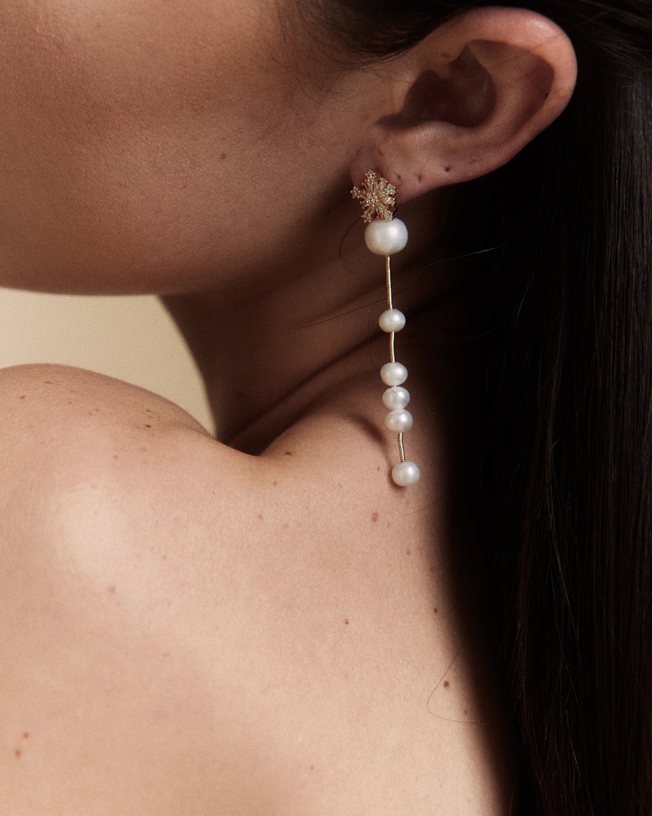 Luxury wedding earrings with pearls and rhinestones, perfect for the modern bride. Leighton bridal jewelry from Jade Oi Studio, a quiet luxury jewelry brand.
