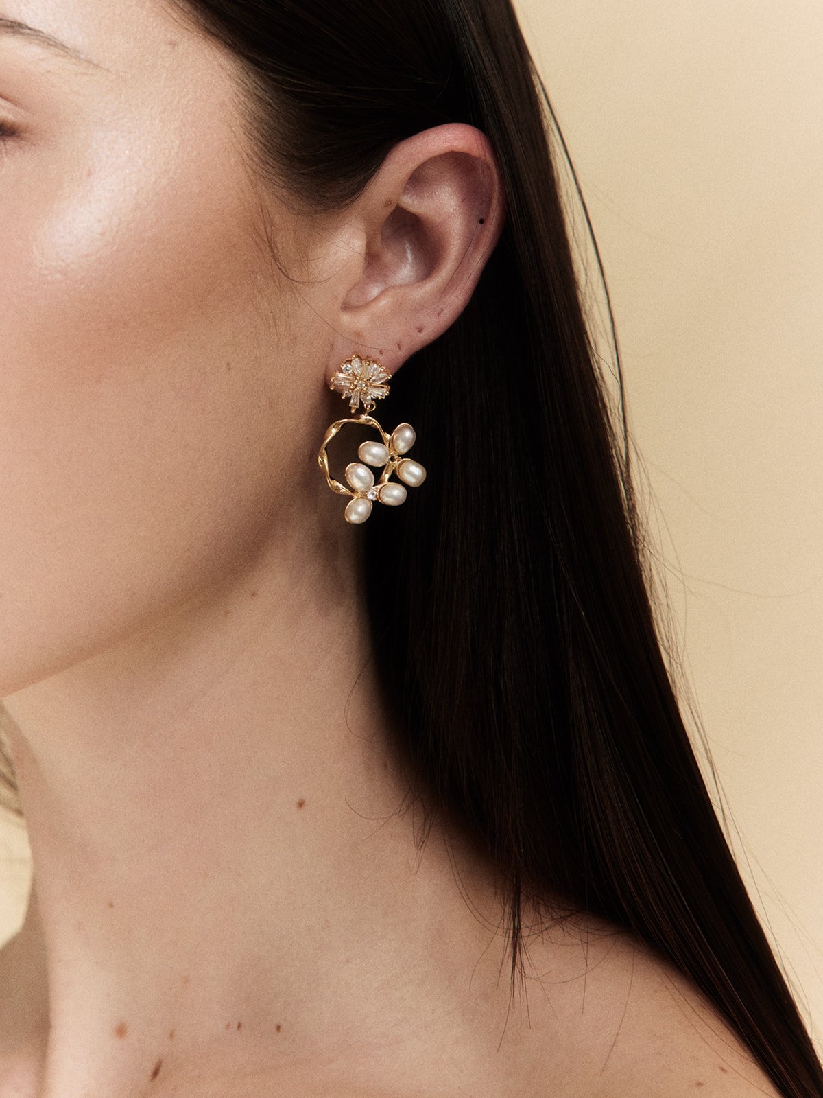 Luxury wedding earrings with pearls and rhinestones, perfect for the modern bride. Roseline bridal jewelry from Jade Oi Studio.