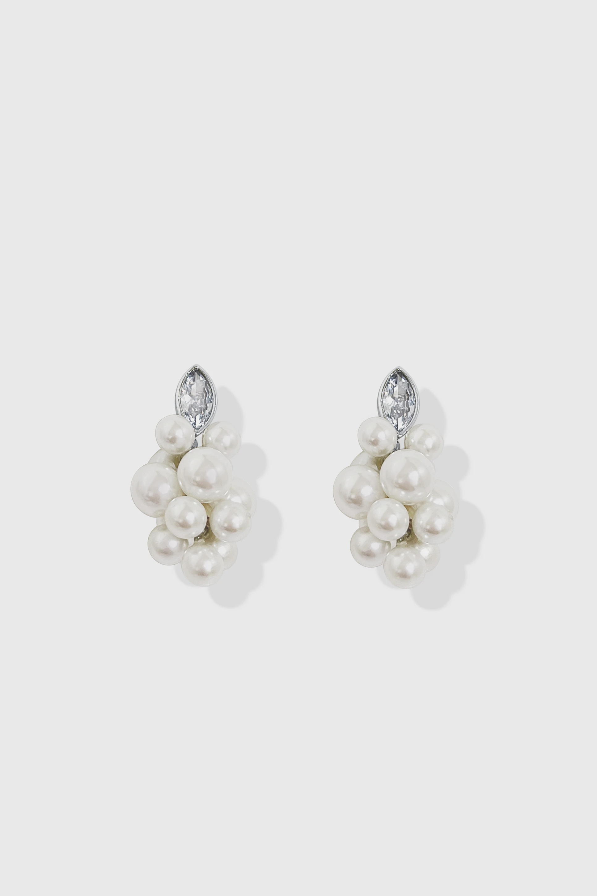 Luxury wedding earrings with baroque pearls and rhinestones, perfect for the modern bride. Luella bridal jewelry from Jade Oi Studio, a quiet luxury jewelry brand.