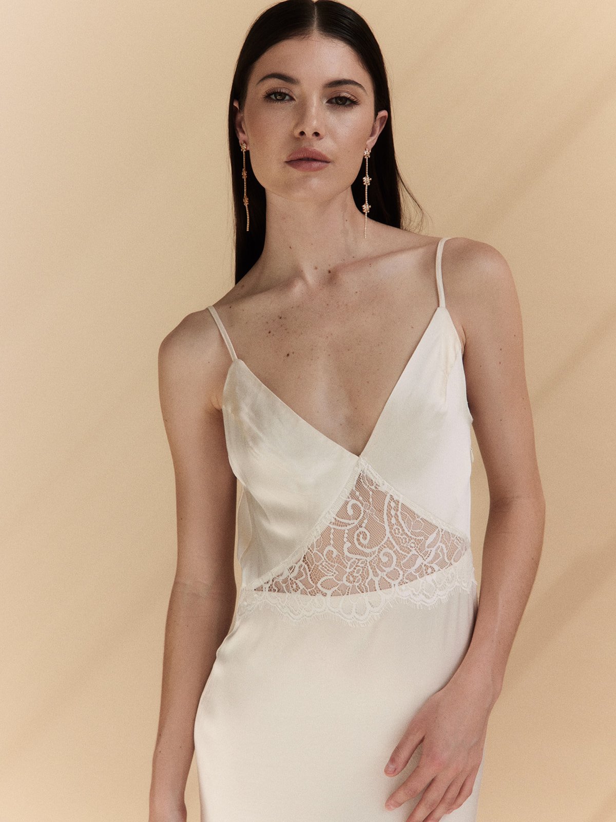 Luxury wedding long earring, perfect for the minimal modern bride. Pallas bridal jewelry from Jade Oi Studio.