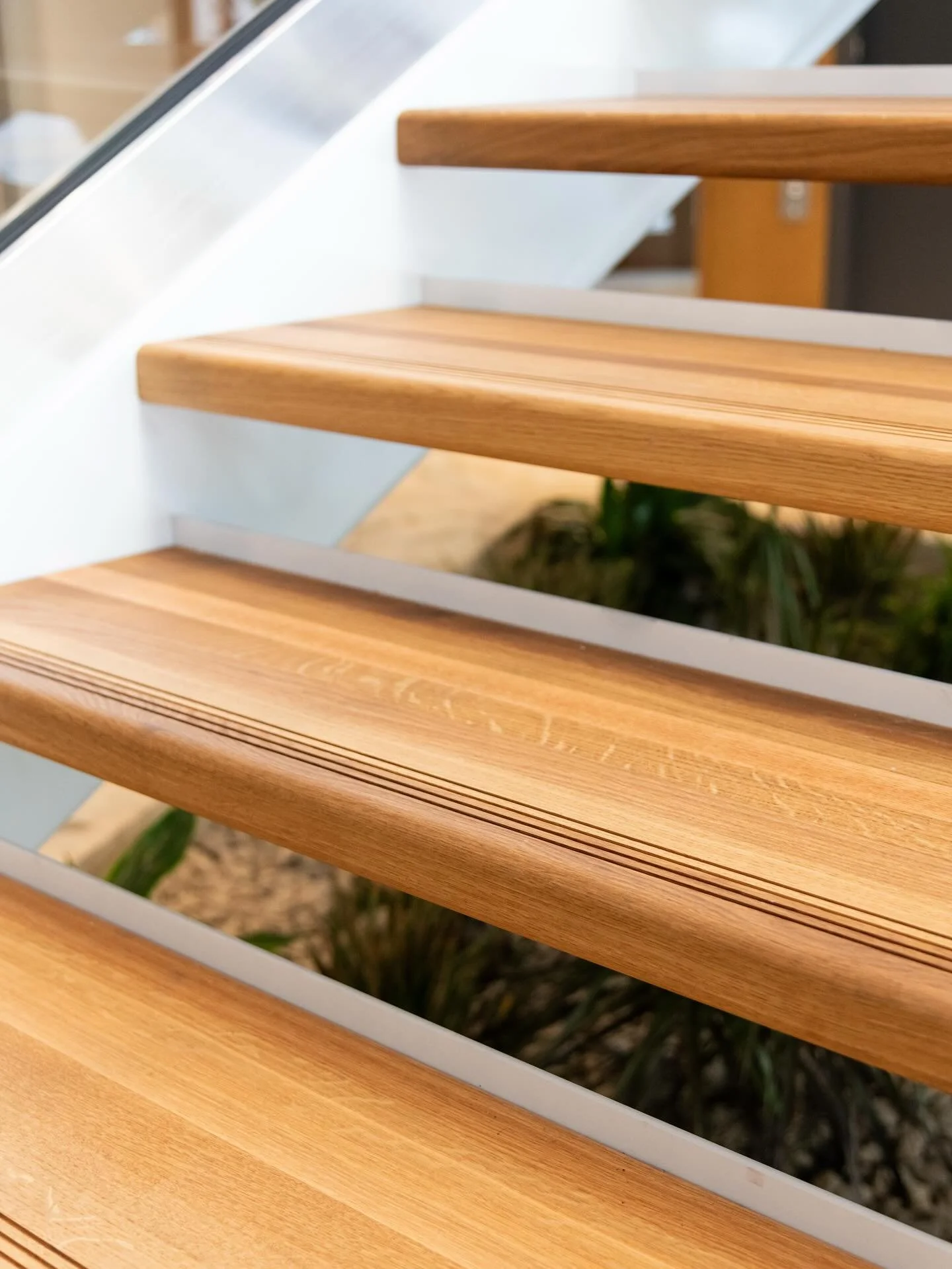 🔍 A closer look: 
The award-winning remodel of Kansas Health Foundation was a singular install with an absolutely huge breadth of Ten Works craftsmanship capabilities. 
Multi-media design included:
• 5 wood species Atrium Map
• backlit-i