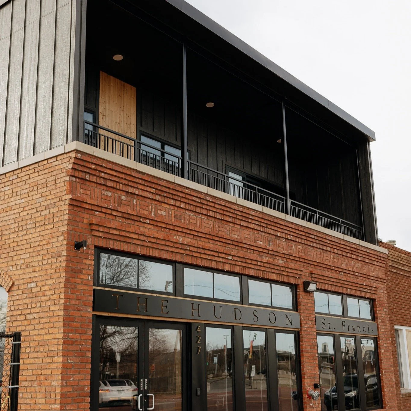 The Hudson St. Francis - Exteriors Spotlight

From rooftop weddings to private overnight rentals, The Hudson St. Francis is ready for al fresco events. Ten Works Fabrication made this possible with creating the functional yet beautiful stairs, self-s