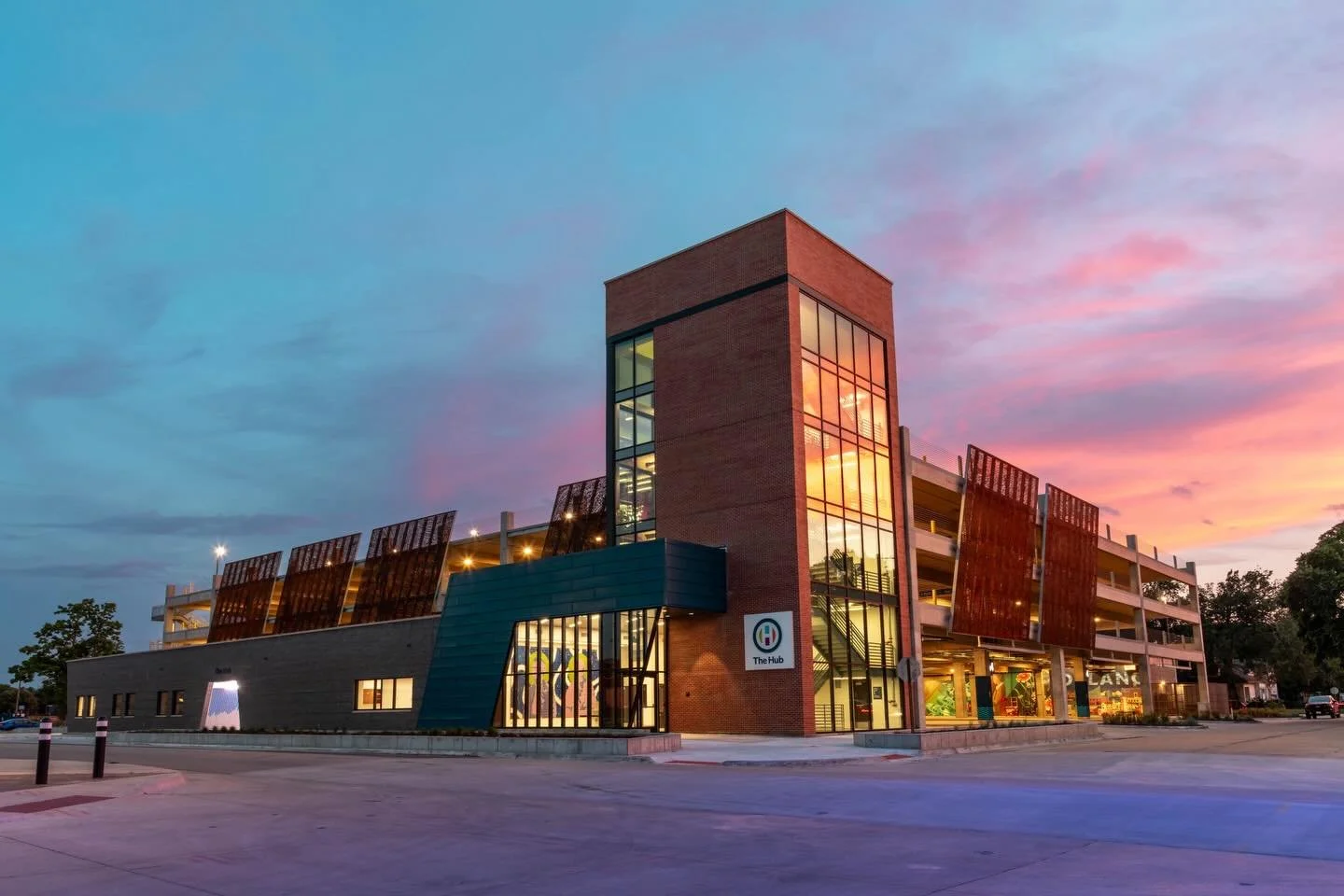 &hellip; also spectacular for sunsets. Take a look in and around The Hub! Tons of incredible artwork, including the local work of @lrkernodle! And shoutout to our own photographer, Sam Jossie for this stunner of a capture. @suikangzhao honored to bui