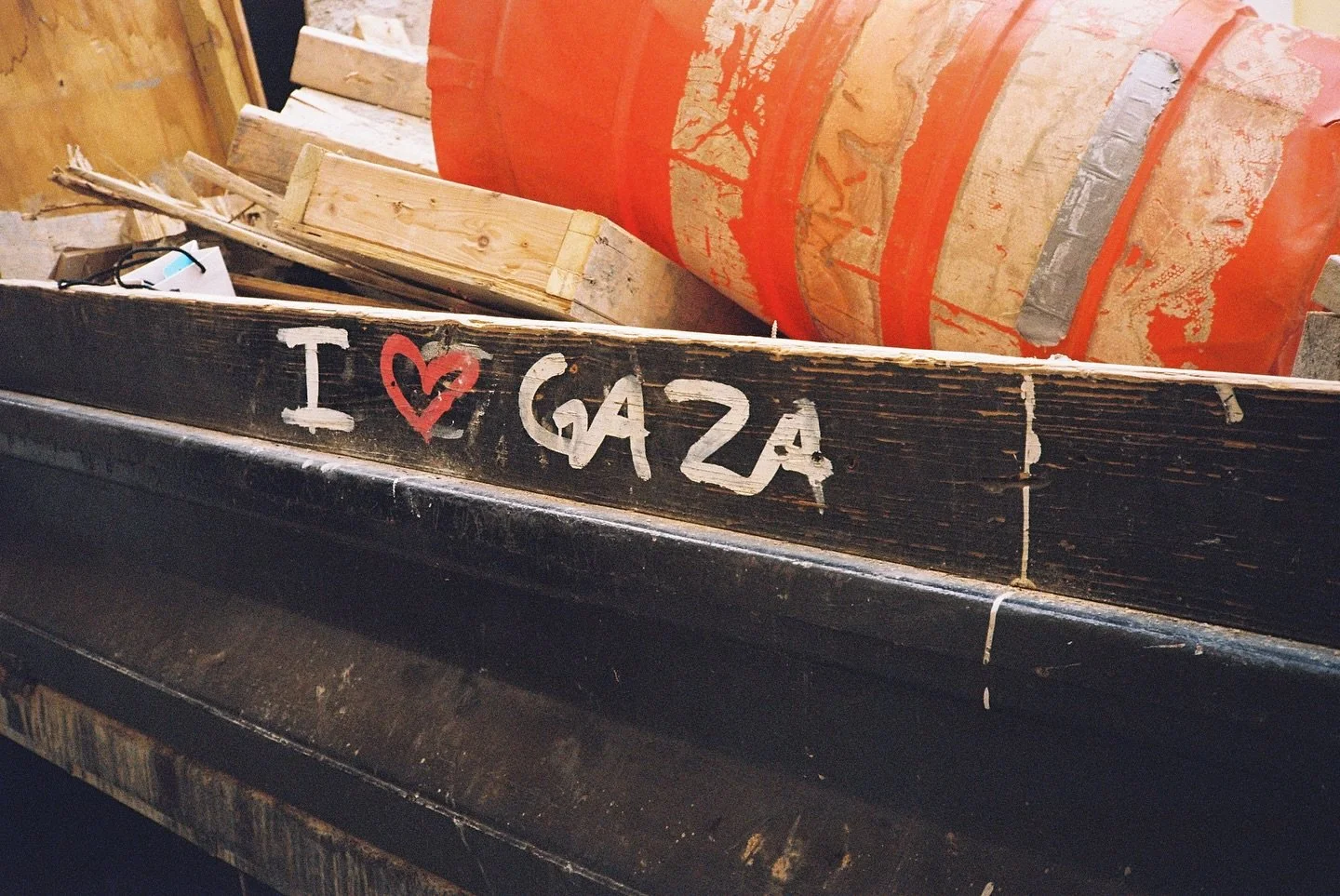 San Juan 2025 #dontstoptalkingaboutpalestine 

#filmzke #himaticzke #minolta #himatic #himaticaf2 #freepalestine #prismafilmlab #filmisnotdead 

[id in alt text]