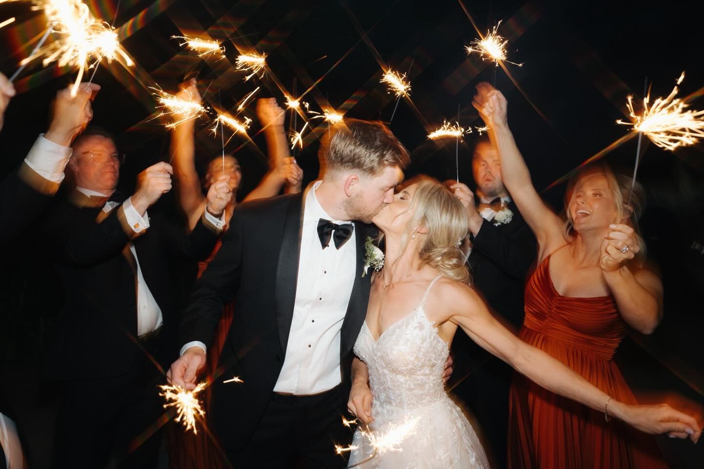 December has arrived 🎉 and we&rsquo;ve slipped a little something special into our enquiries this month. If you&rsquo;ve been thinking about locking in your wedding photography, now&rsquo;s a verrry good time to reach out 👀✨