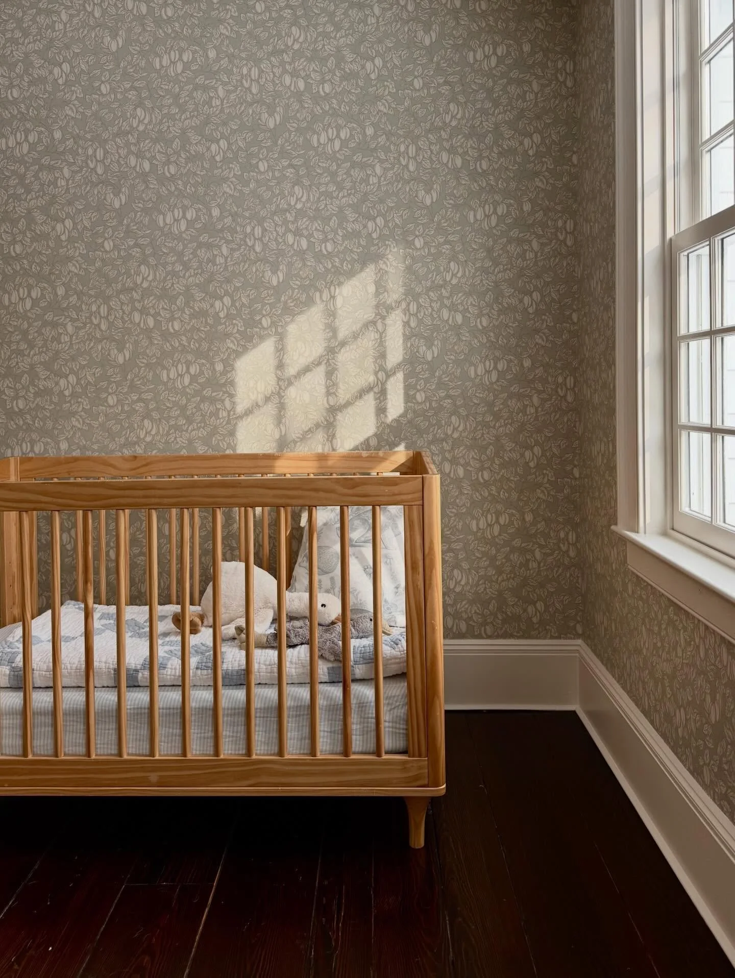 lovely boy bedroom for my lovely little boy 🧸
.
.
.
@sandbergwallpaper @farrowandball @pehr @monami_designs @senger_naturwelt #designinspiration #interiordesign #kidsbedroom #boystyle #boybedroom #nursery #nurseryinspo #vintageinterior