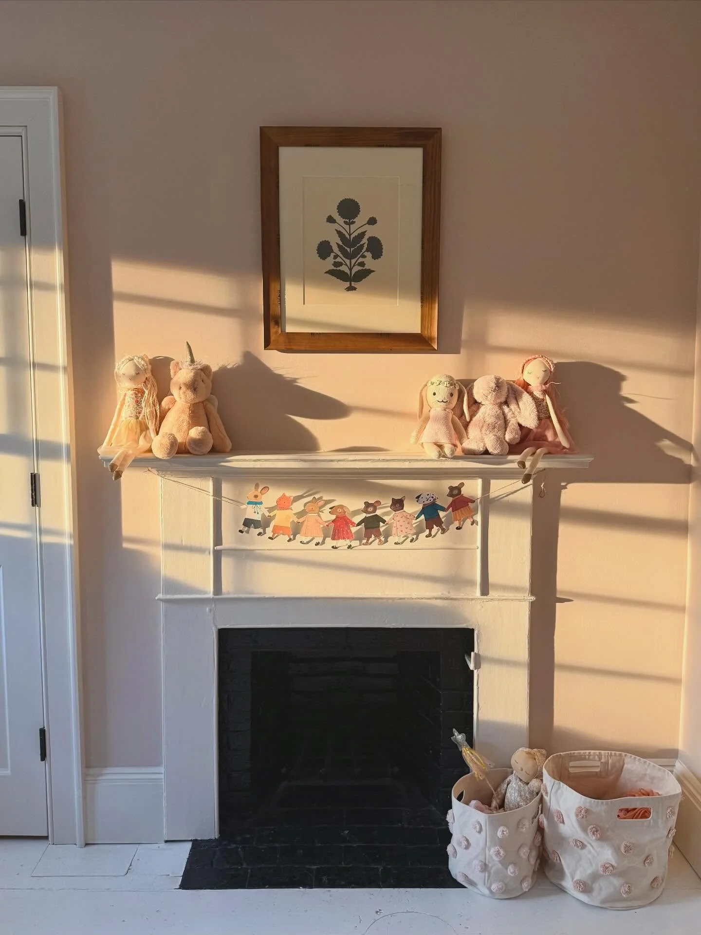 morning light in Willow&rsquo;s room ✨
.
.
.
#darienct #darieninteriordesign #darieninteriordesigner #fairfieldcounty #fairfieldcountyct #fairfieldcountyinteriordesign #fairfieldcountyinteriordesigner #ctinteriors #ctinteriordesigner #ctinteriordesig