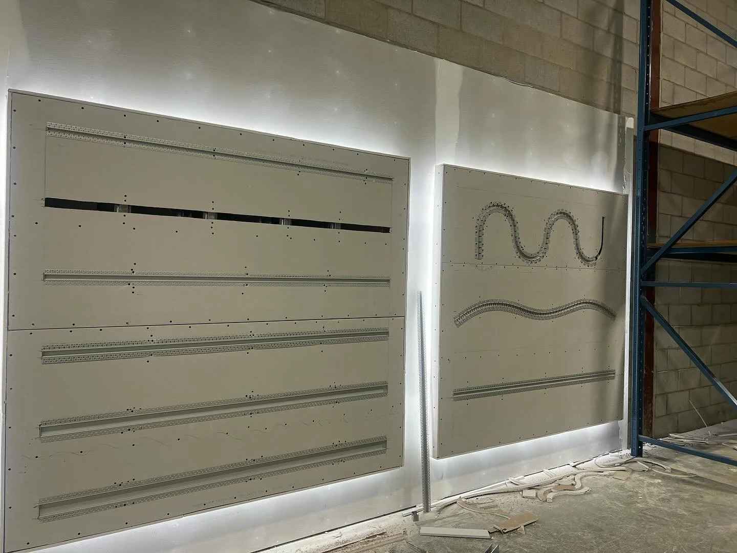 Renovation update 👌 swiping to see the curved drywall profiles we have but never put on inst before 👌  #led #light #lighting #design #drywall #wall #lights #toronto #build #new #update #renovation #deco #interior #industrial #showroom #commercial #