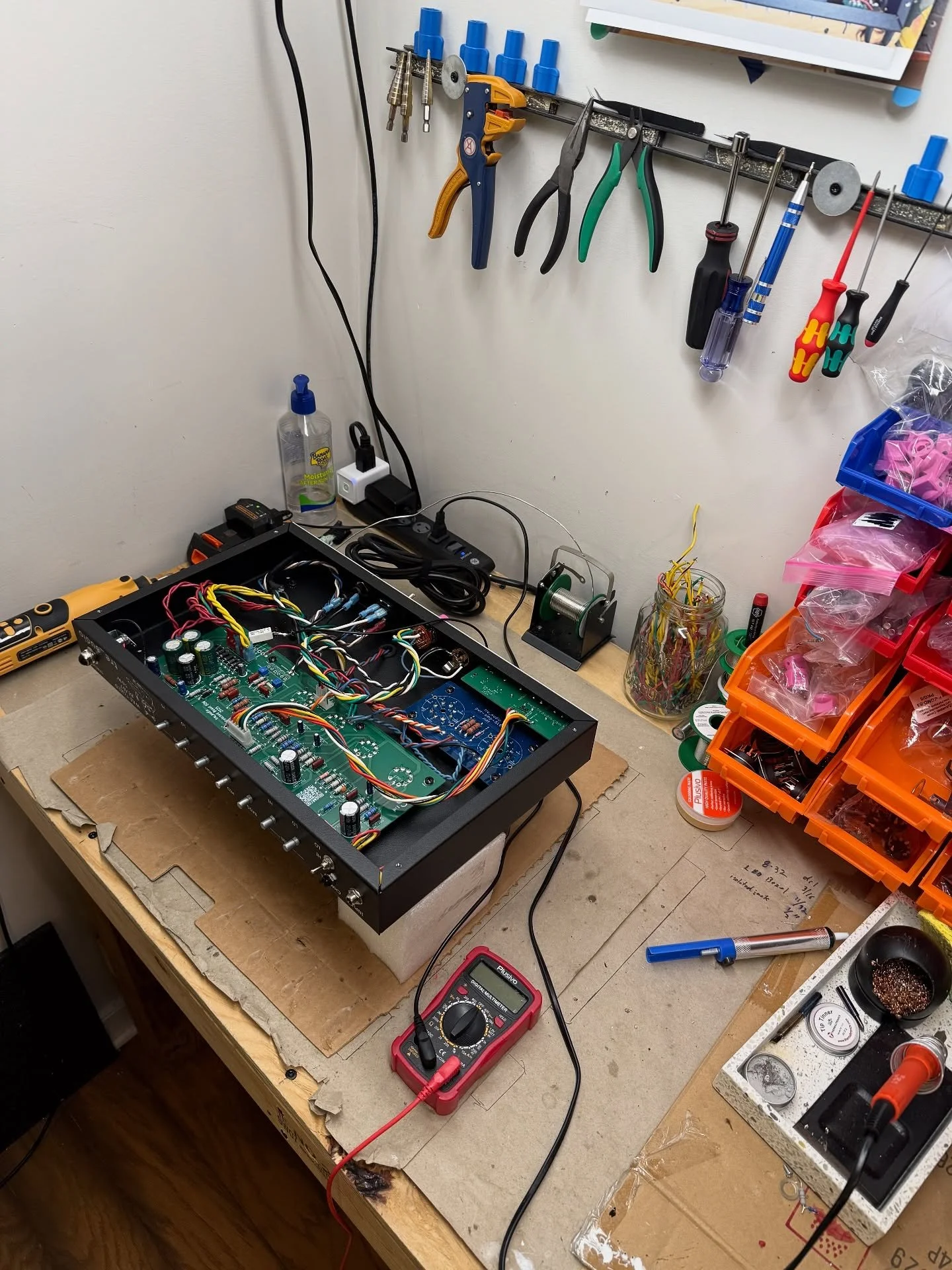 Building a Wretched Beast 50W FX tube amp today on the bench.  The last slide shows the caps charging up. mmm, high voltage. 🤤⚡️🎸

Also serves as a safety reminder to not open up a guitar amp unless you&rsquo;re qualified. ⚡️😵