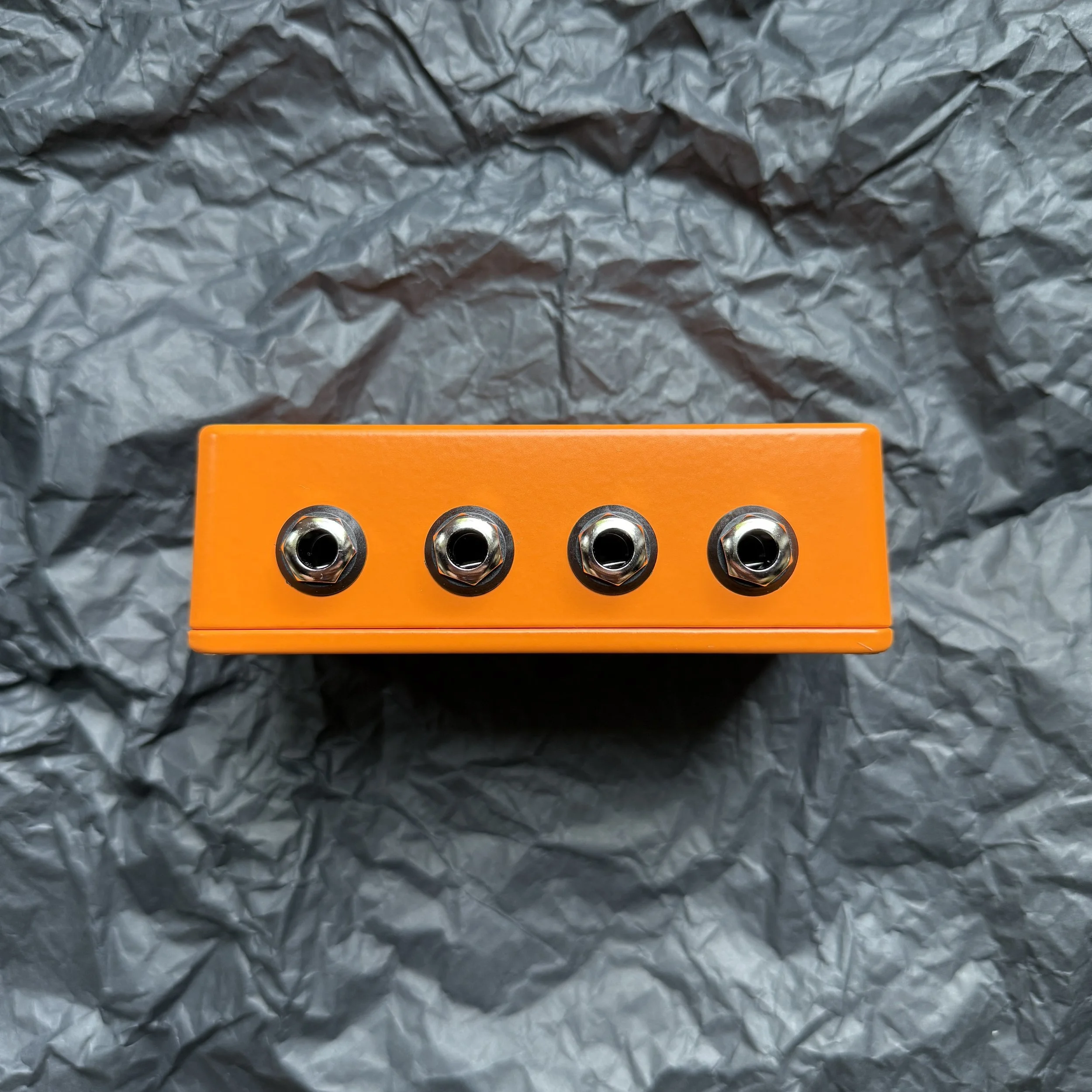 tre_audio - PASSIVE SPLITTER - black paper (3).jpg