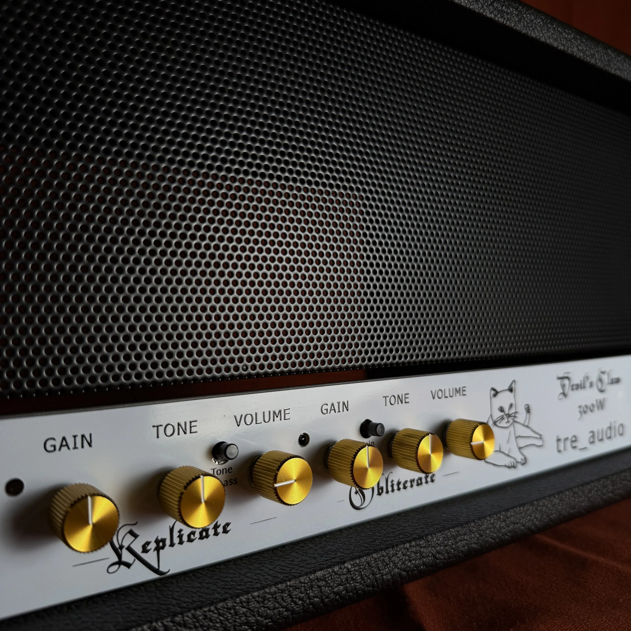 DC300W - red cloth - hero - 1to1 (3).jpg