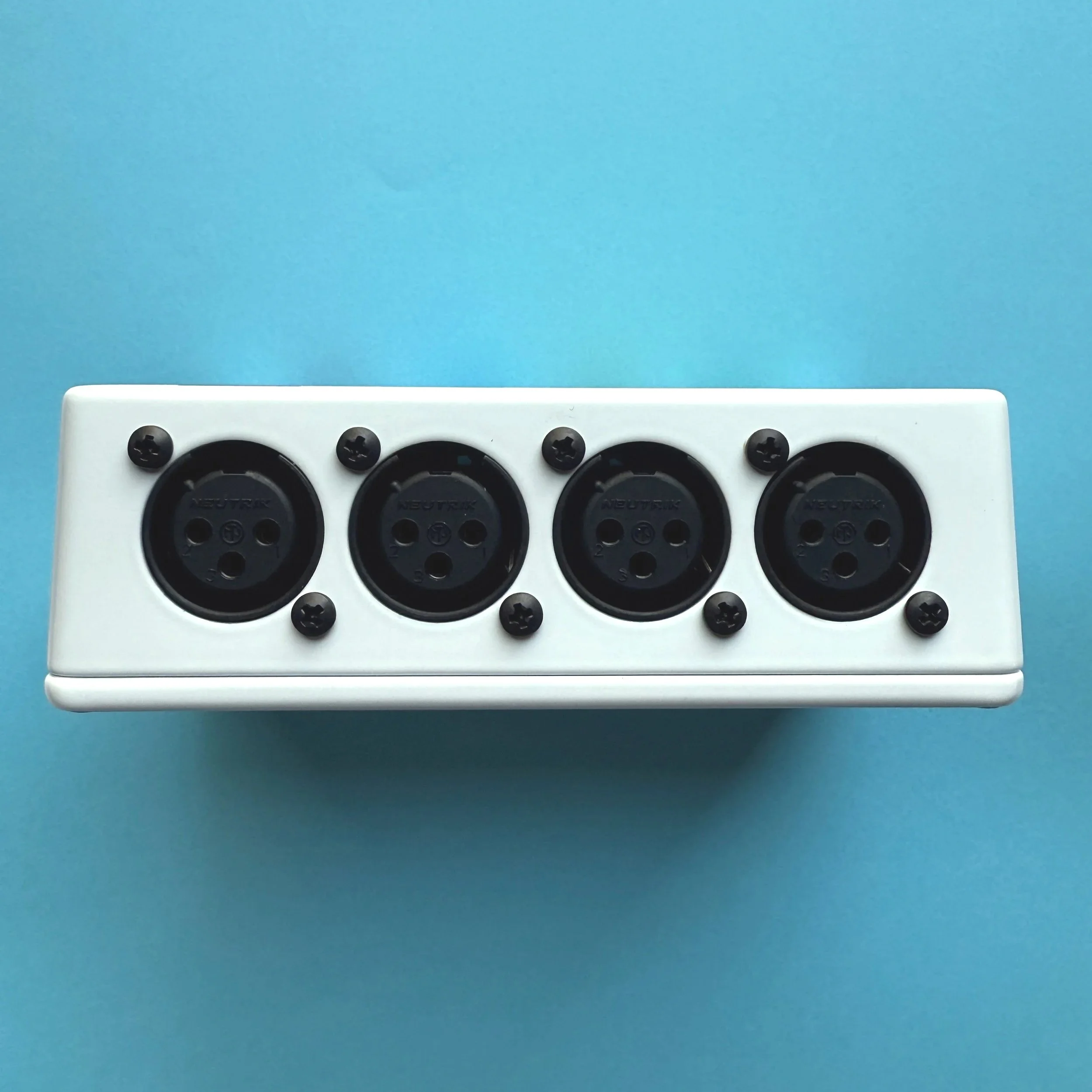 Patch+Bay+XLR+-+tre_audio+-+blue+paper+%283%29.jpg