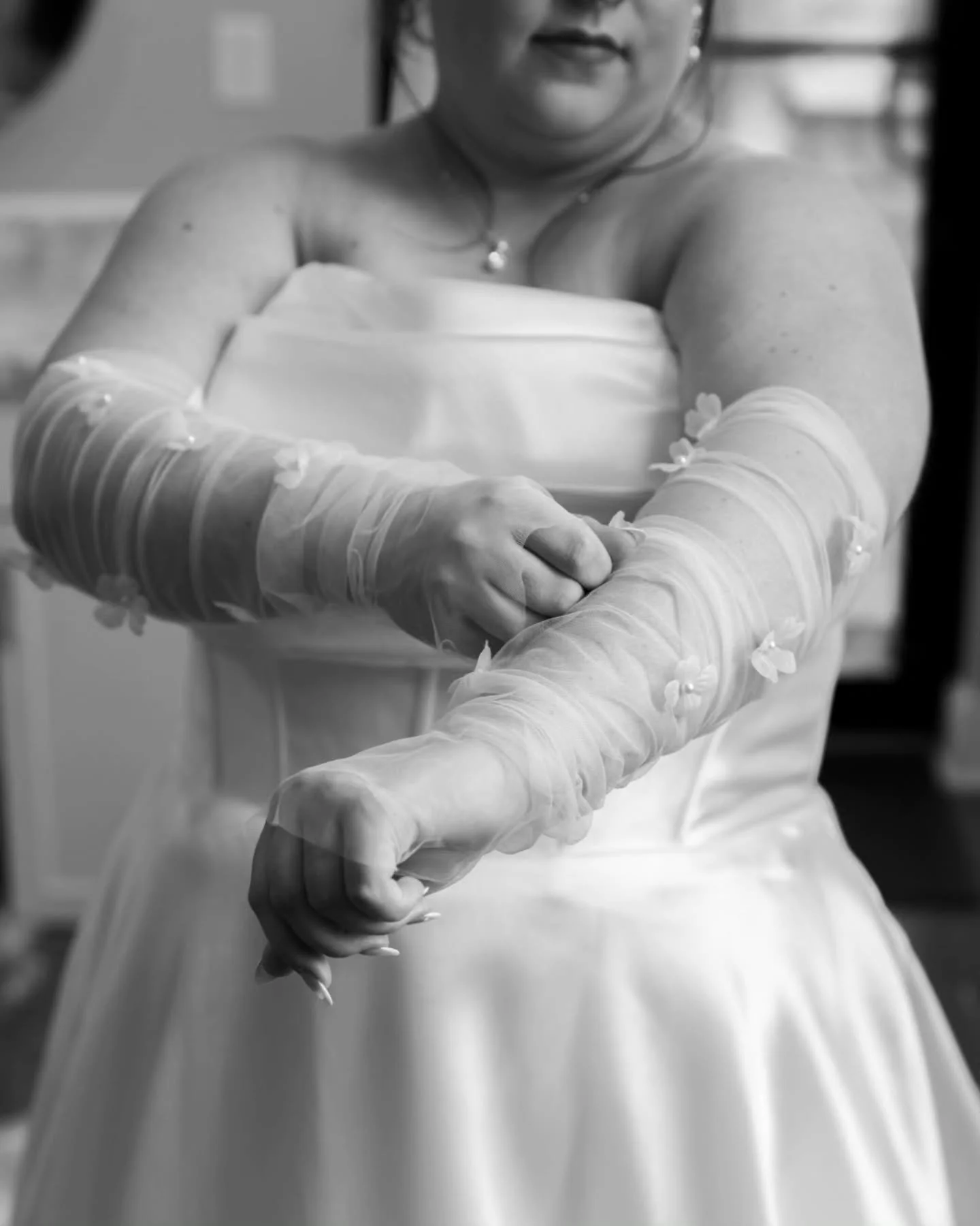 Scroll ➡️ to see some of my favorite moments from Kyra &amp; Elijah's mountain top wedding in near #knoxville. @theloystonvenue
.. 
#destinationweddingphotographer #knoxvillewedding #atlantaweddingphotographer #smokeymountains #vinyard #weddingtrends