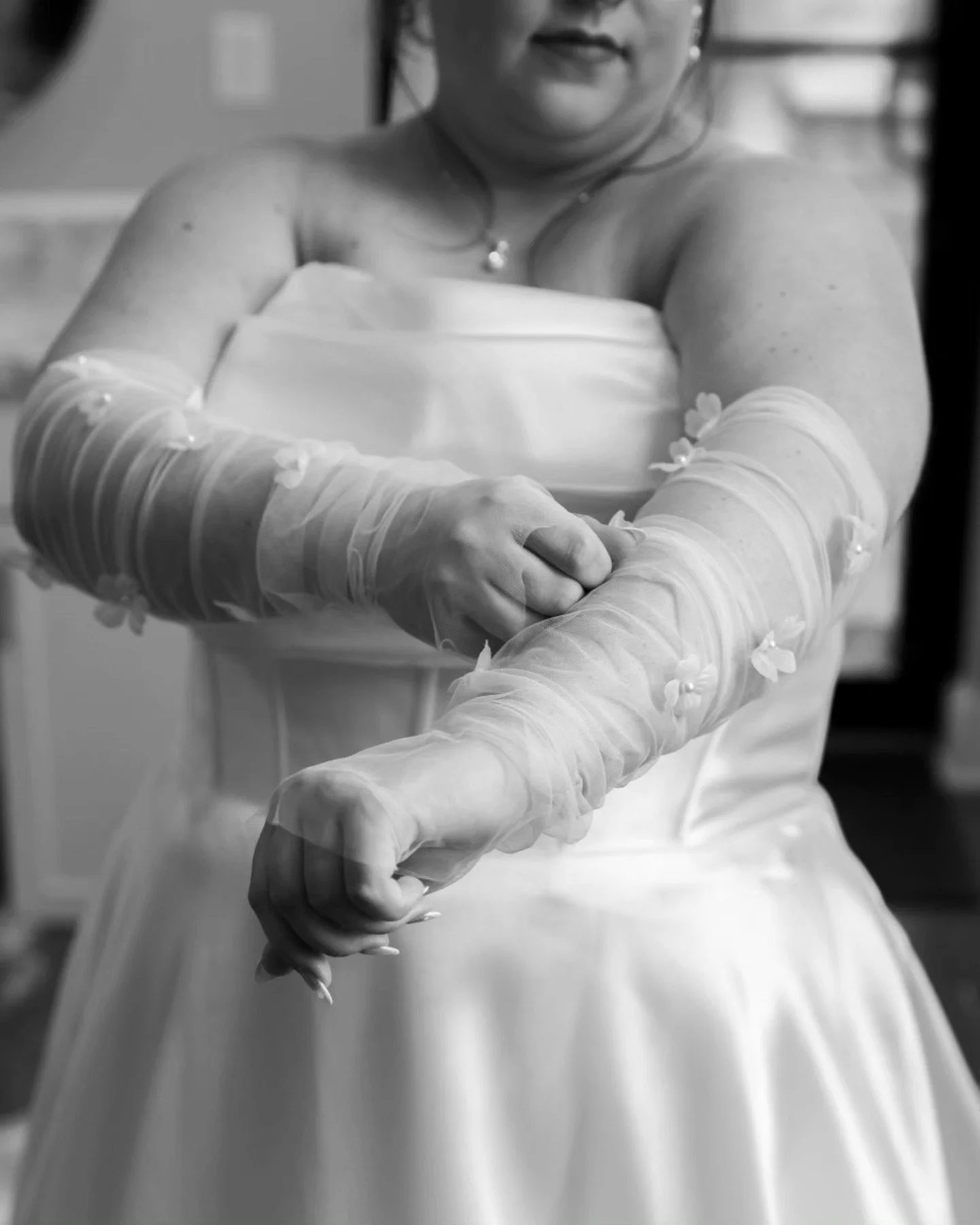 Scroll ➡️ to see some of my favorite moments from Kyra &amp; Elijah's mountain top wedding in near #knoxville. @theloystonvenue
.. 
#destinationweddingphotographer #knoxvillewedding #atlantaweddingphotographer #smokeymountains #vinyard #weddingtrends