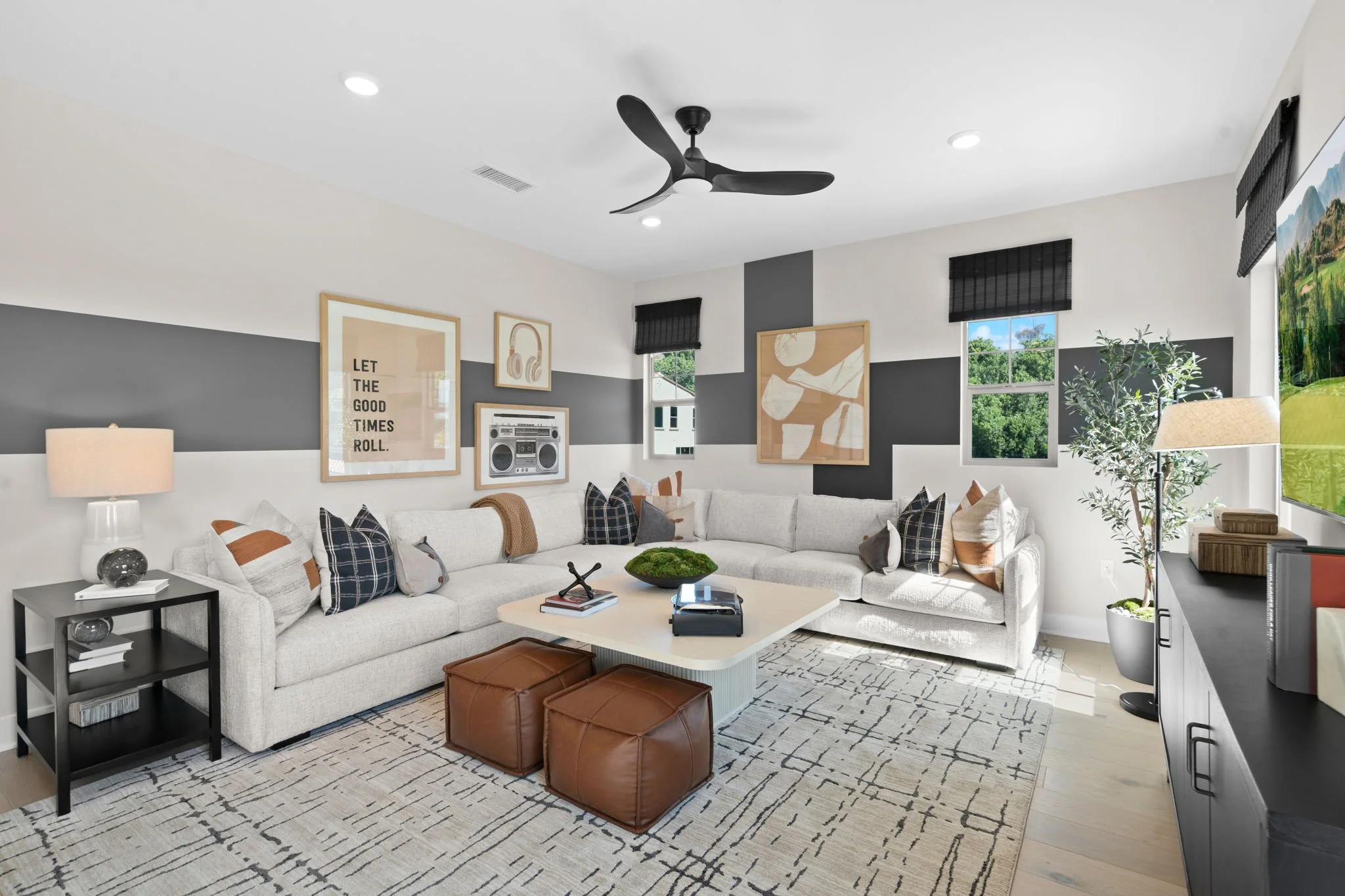 8-Upstairs Loft.jpg
