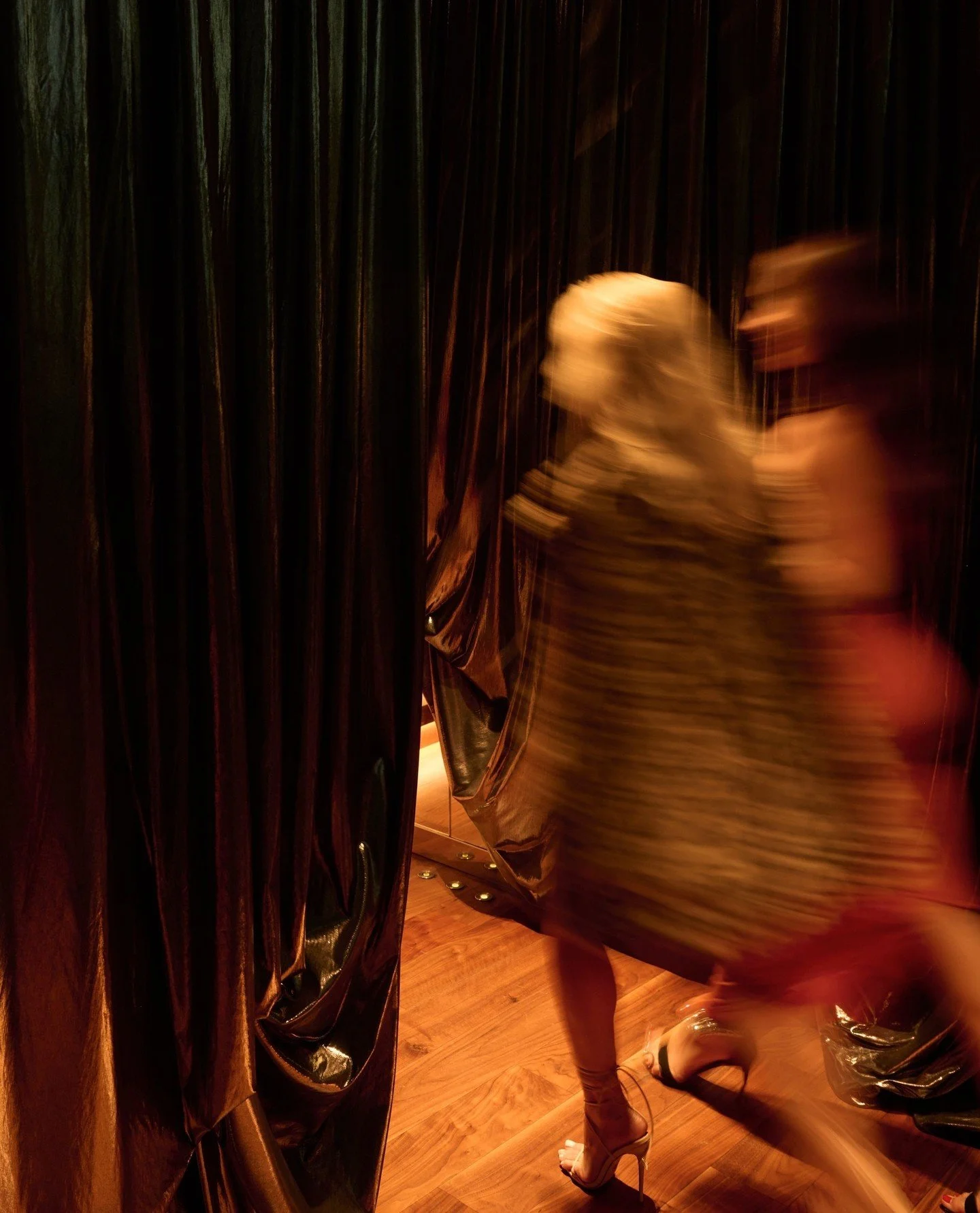 Birds of a feather flock to Champagne Hour together. Premium bubbles by the glass or the bottle, with a complimentary bite. ⁠Every Tuesday, Wednesday, Thursday. 8 - 10 pm.⁠
⁠
#ladies #champagne #champagnebar #perlage⁠