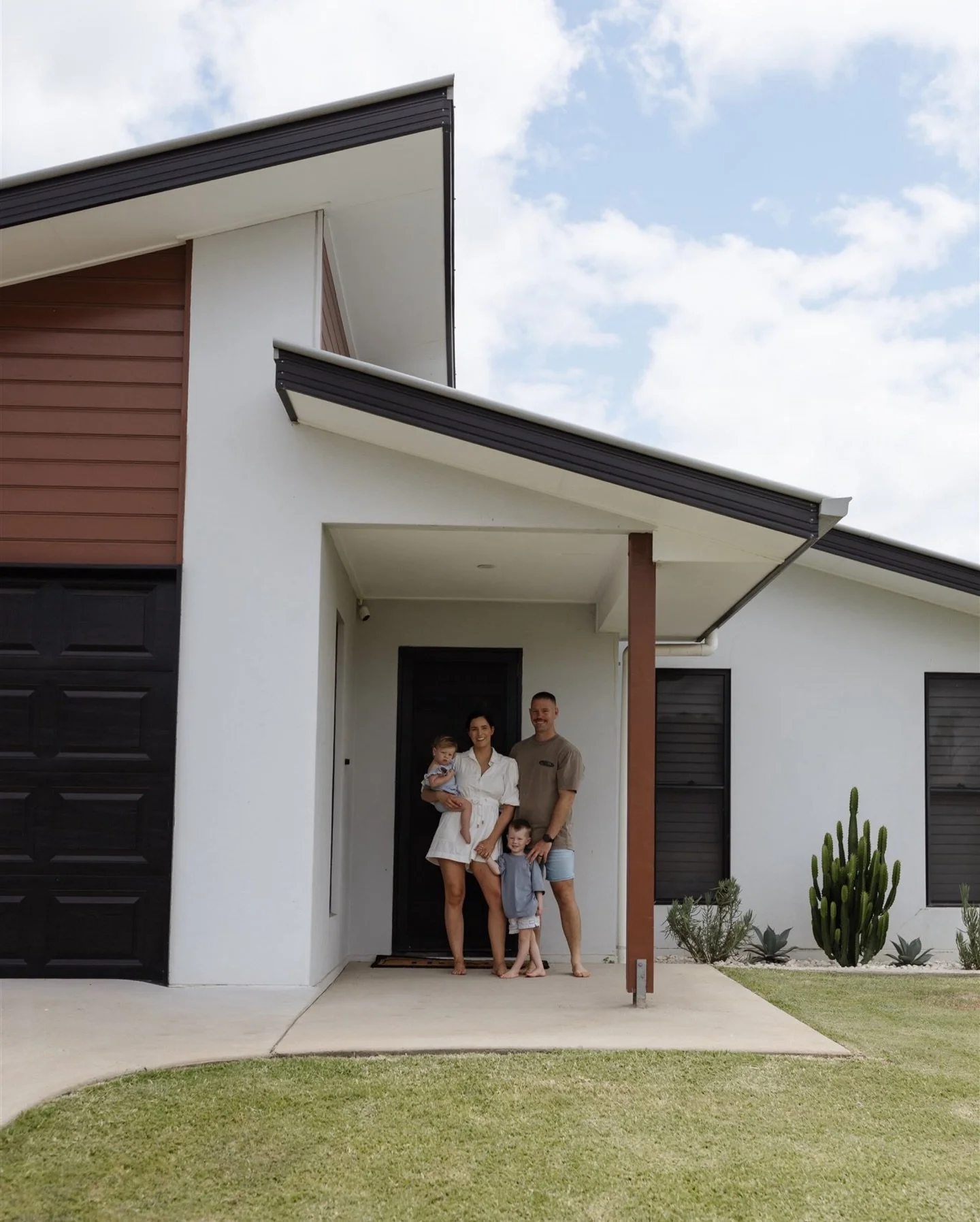 ~ The Young Family ~

My first session back for the year, and a gentle reminder of why I do this.

Ari turning one, at home; surrounded by the people and places that have held her through her very first year. The front step, the bedroom, the kitchen 