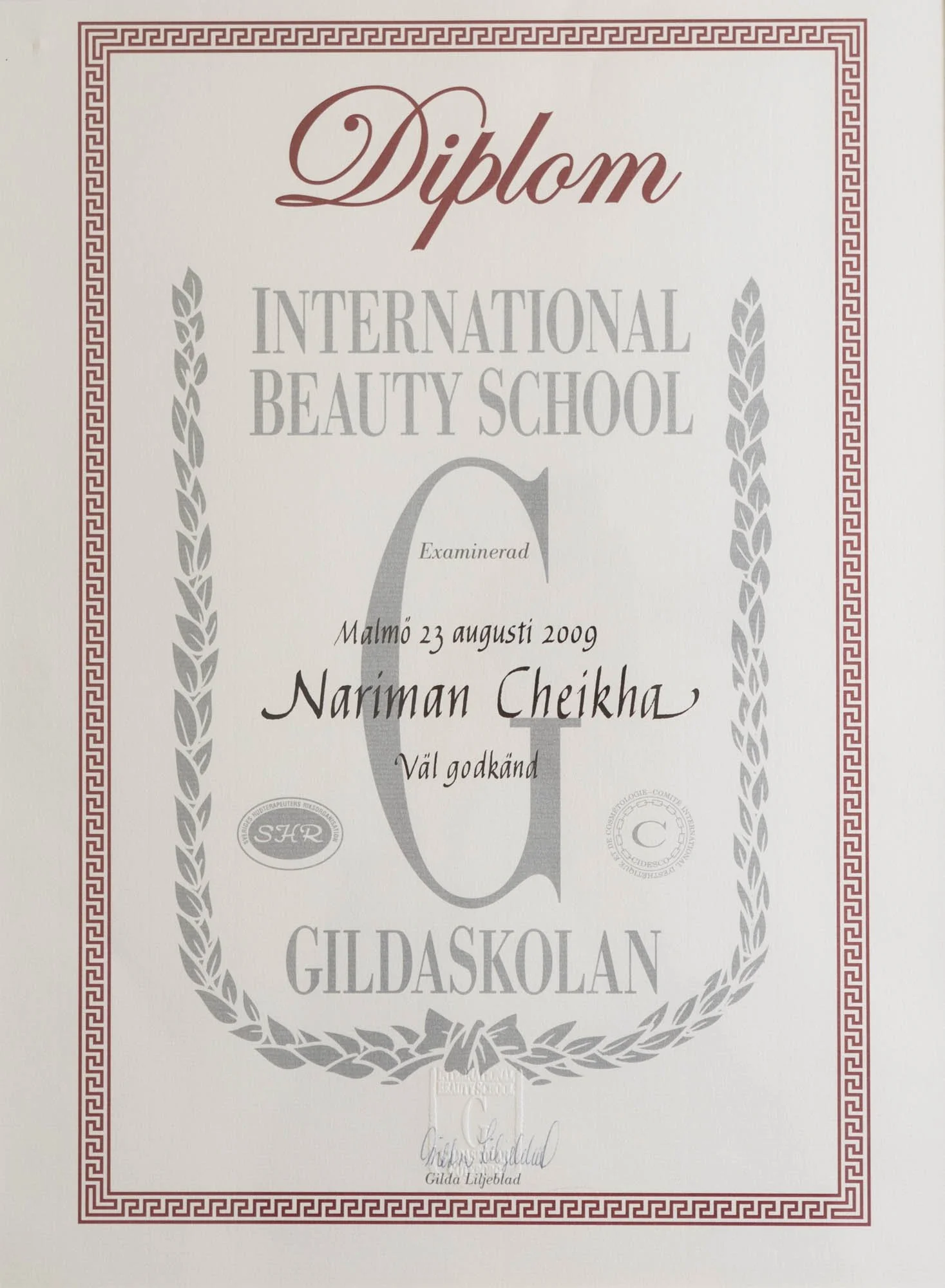 Examensbevis från Gilda international beauty school.