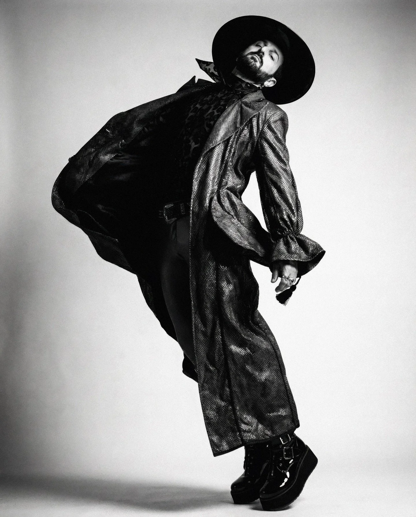 Alexander Moitzi als Mephisto

🔥 FAUST: RELOADED 🔥
Der alte Faust ist verstaubt - tot. Lang lebe der neue!

🔥 FAUST: RELOADED 🔥
The old Faust is dusty&mdash;dead. Long live the new one!

ATC - The Alpine Theater Company, St. Moritz bringt eines d