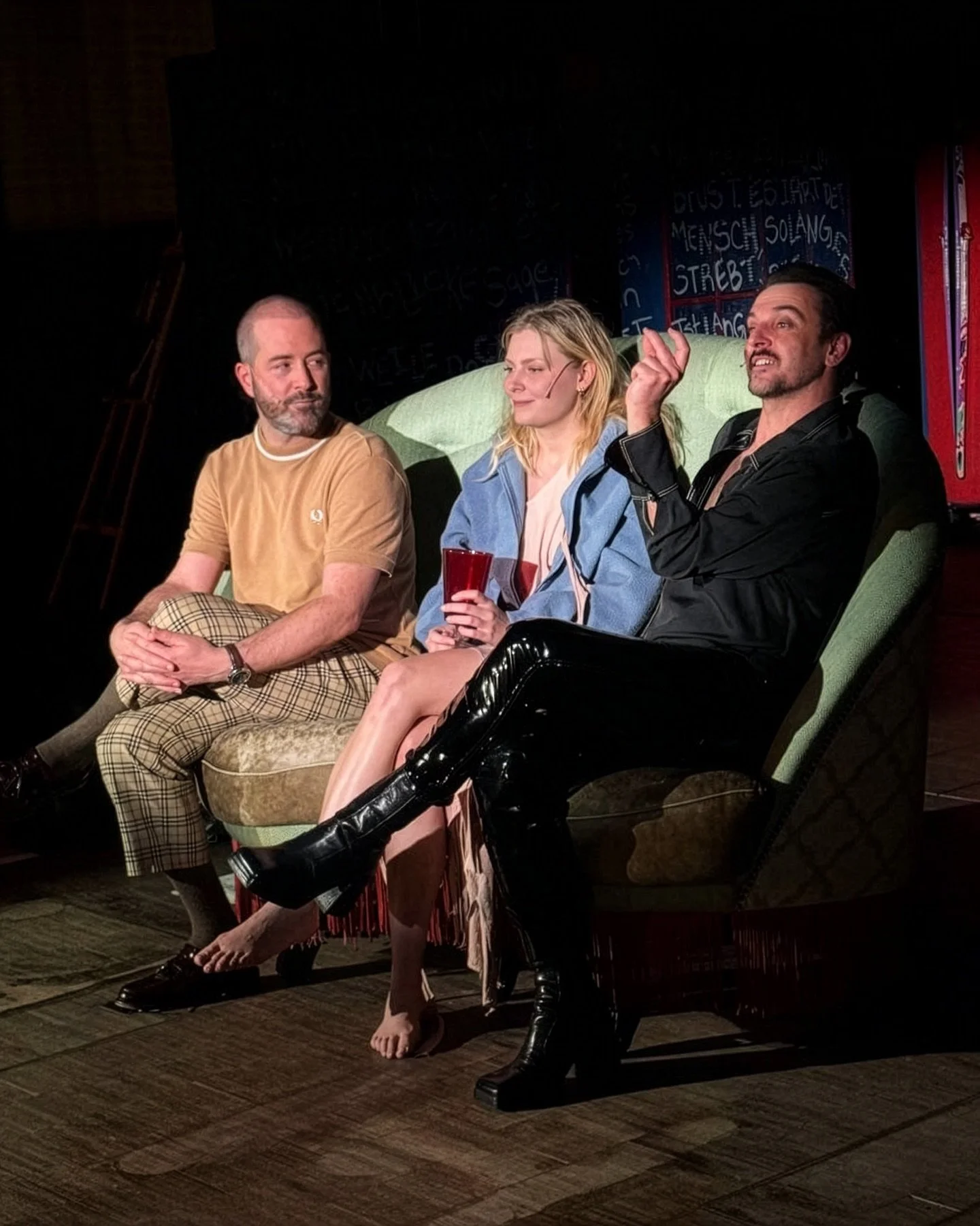 Faust. Aber anders. Lauter. N&auml;her dran.
Theater for the next generation!
Schulvorstellung von Faust &ndash; volles Haus, volle Energie. Es war gro&szlig;artig, @academiaengiadina &amp; Oberstufe Samedan zu Gast zu haben, und das anschlie&szlig;e