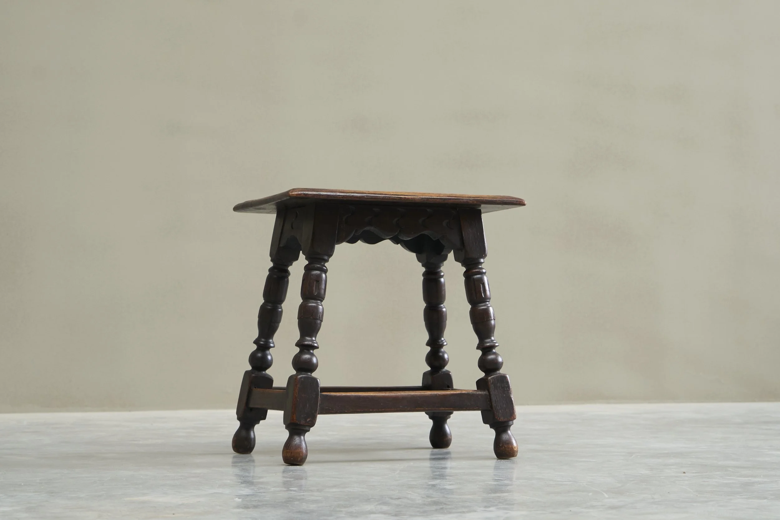 Stool Oak 08.jpg