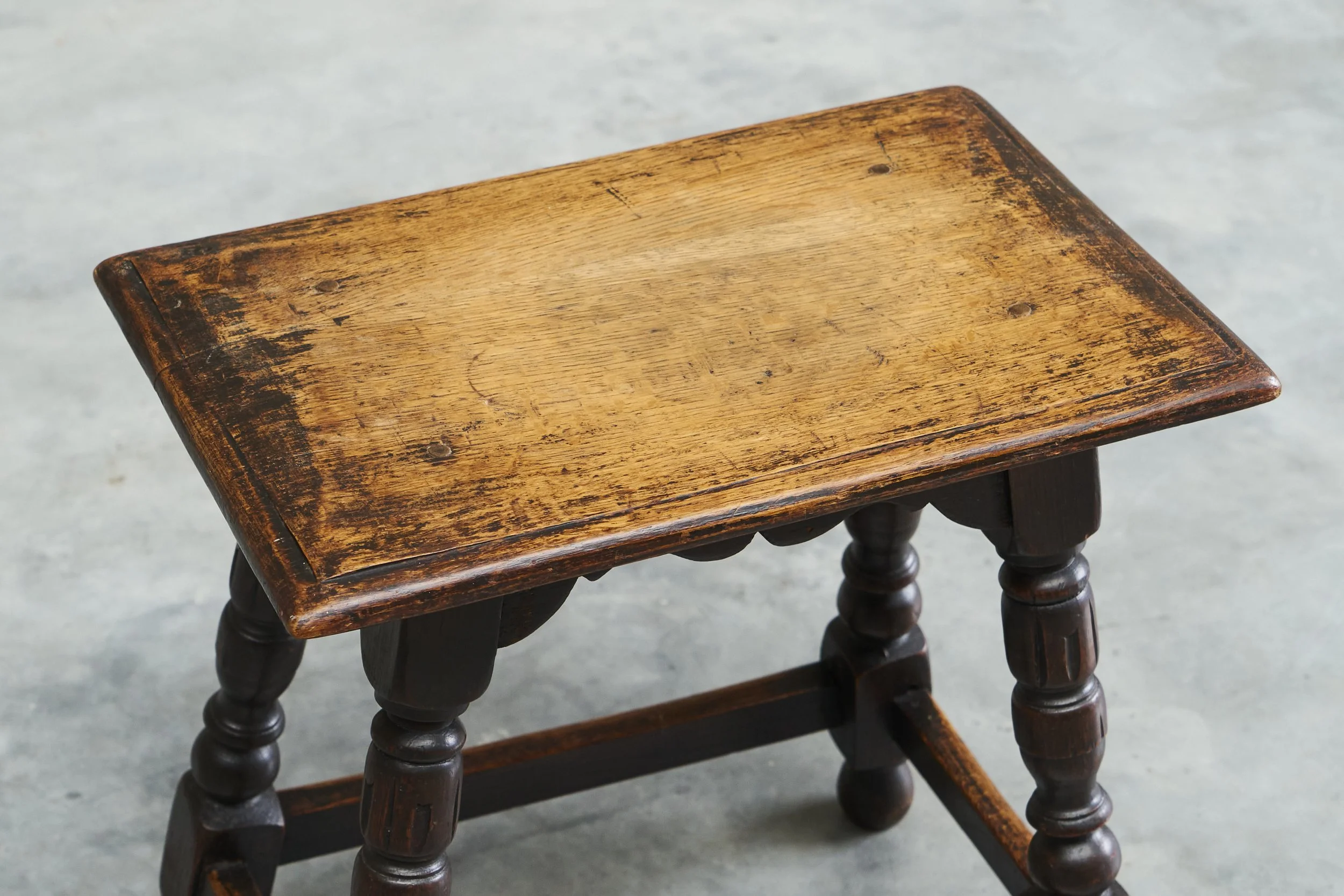 Stool Oak 09.jpg