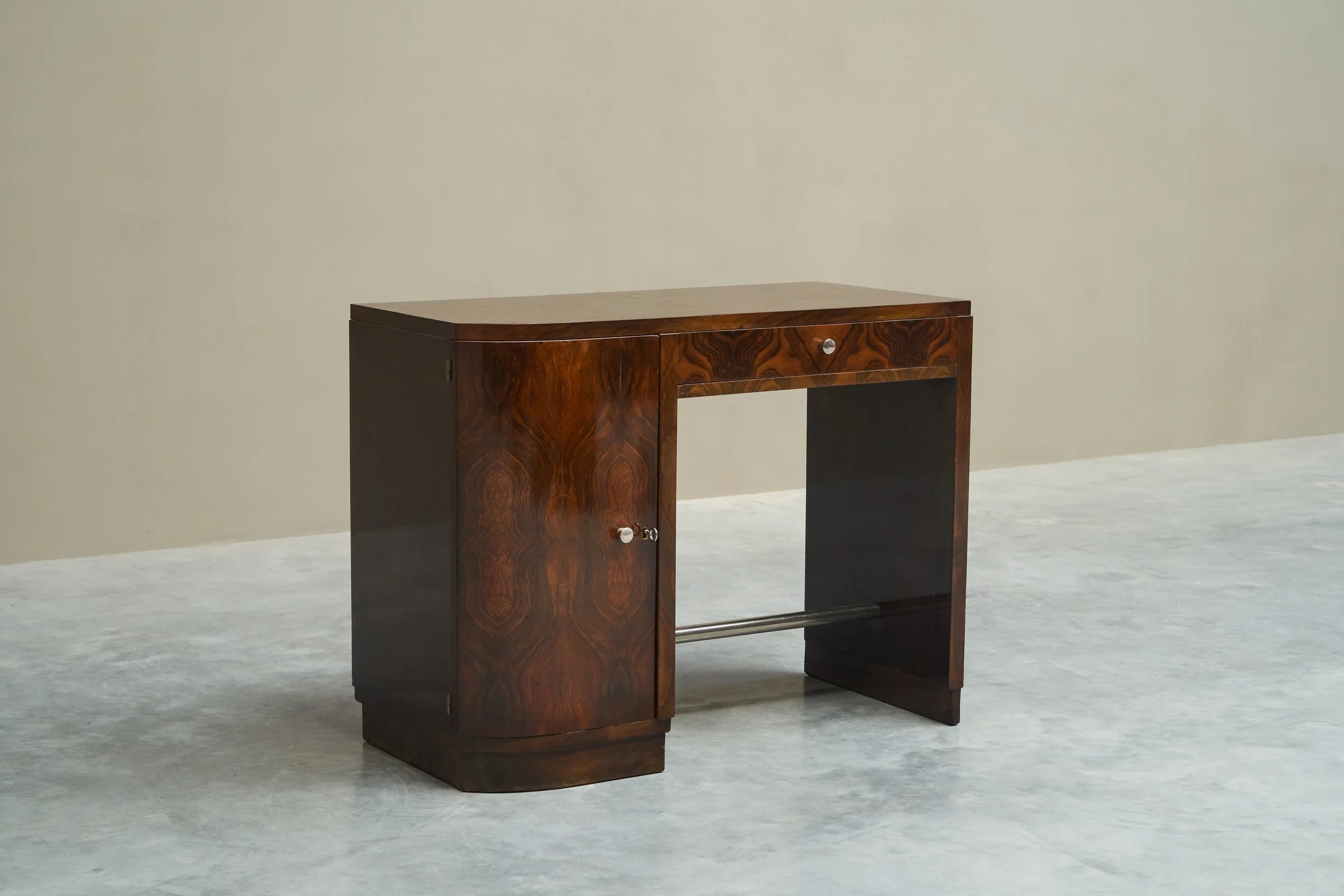 Art Deco Desk in Bookmatched Walnut Veneer 1930s