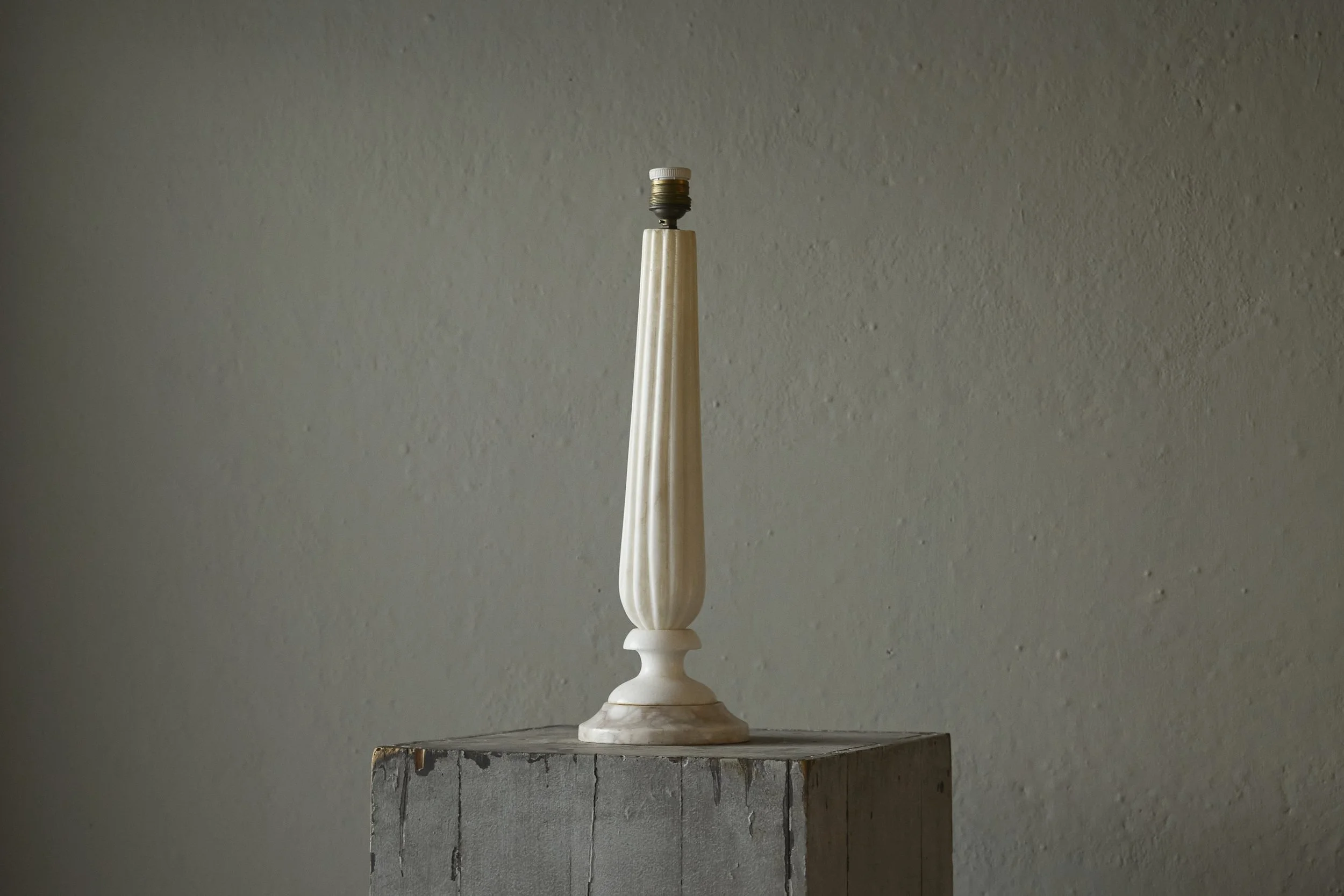 Elegant and Large Table Lamp in Carved Alabaster Italy 1950s