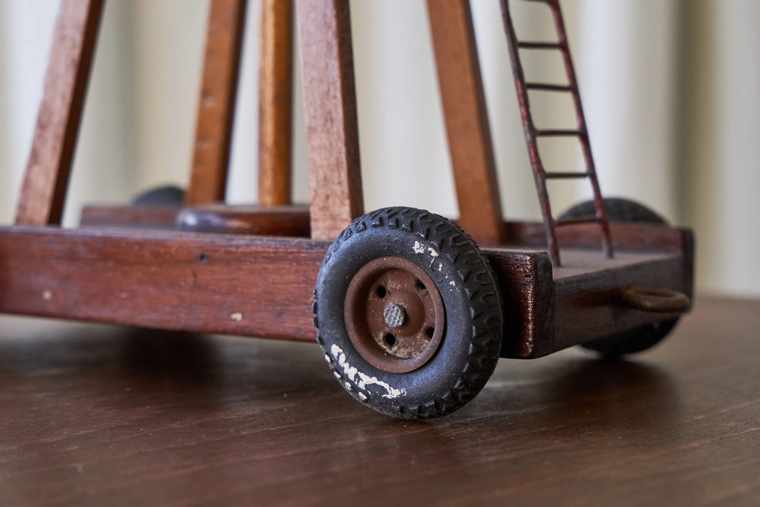 Folk Art Crane in Wood 1960s left front view detail base