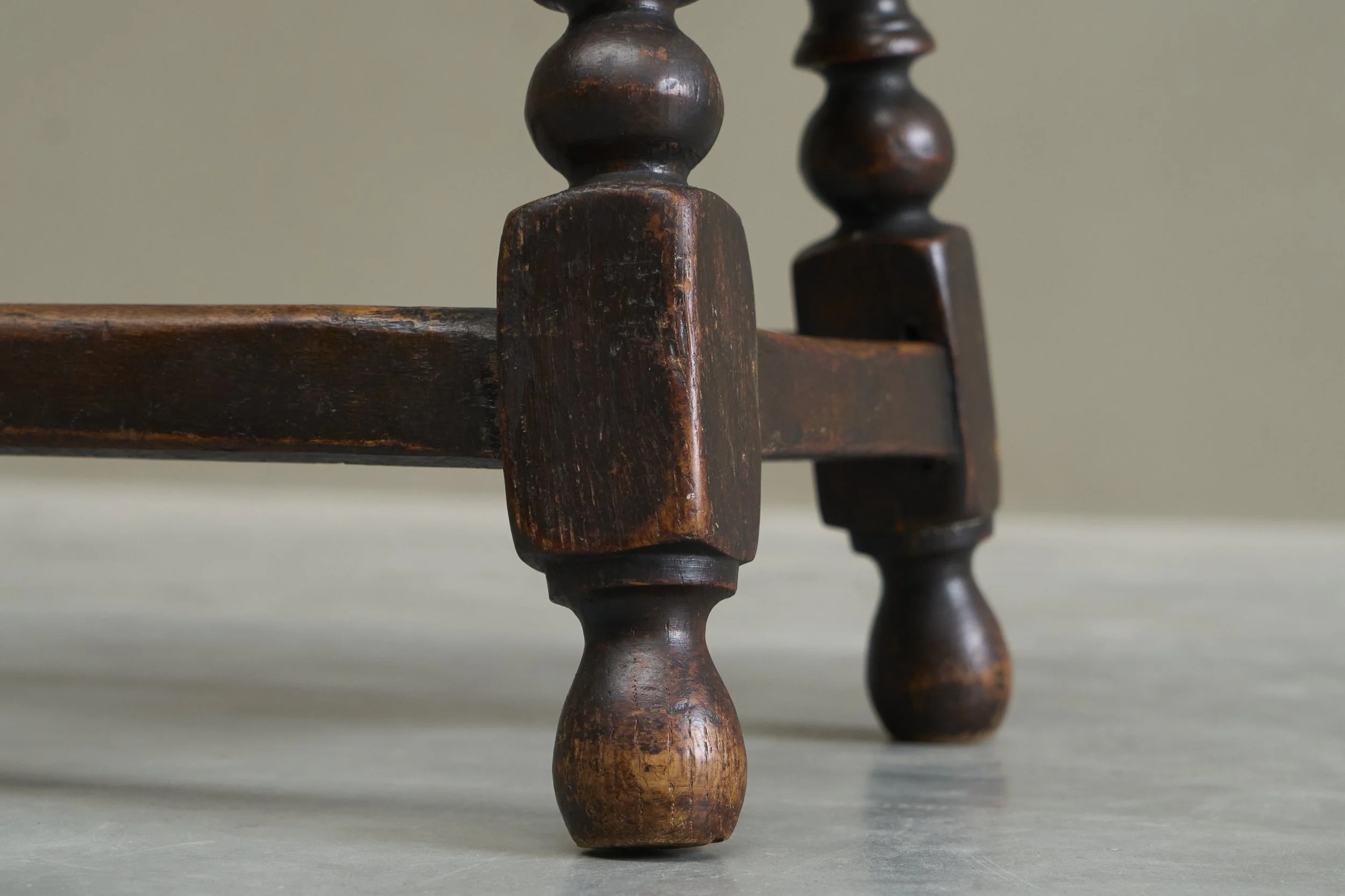 Stool Oak 07.jpg