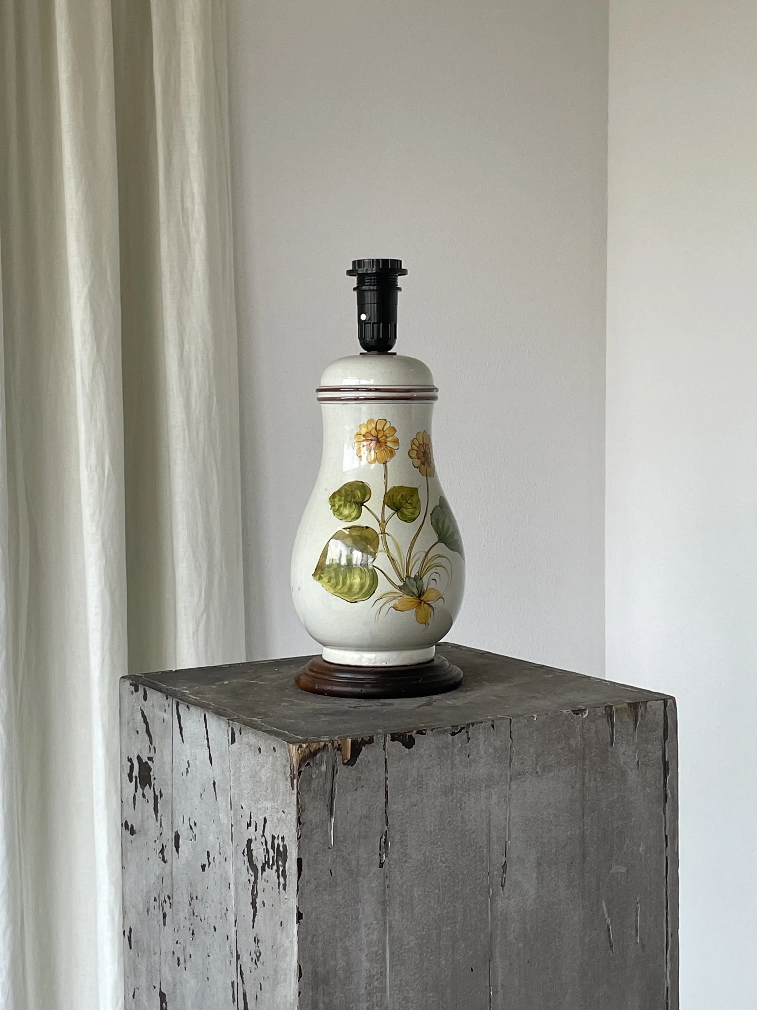 Table lamp floral