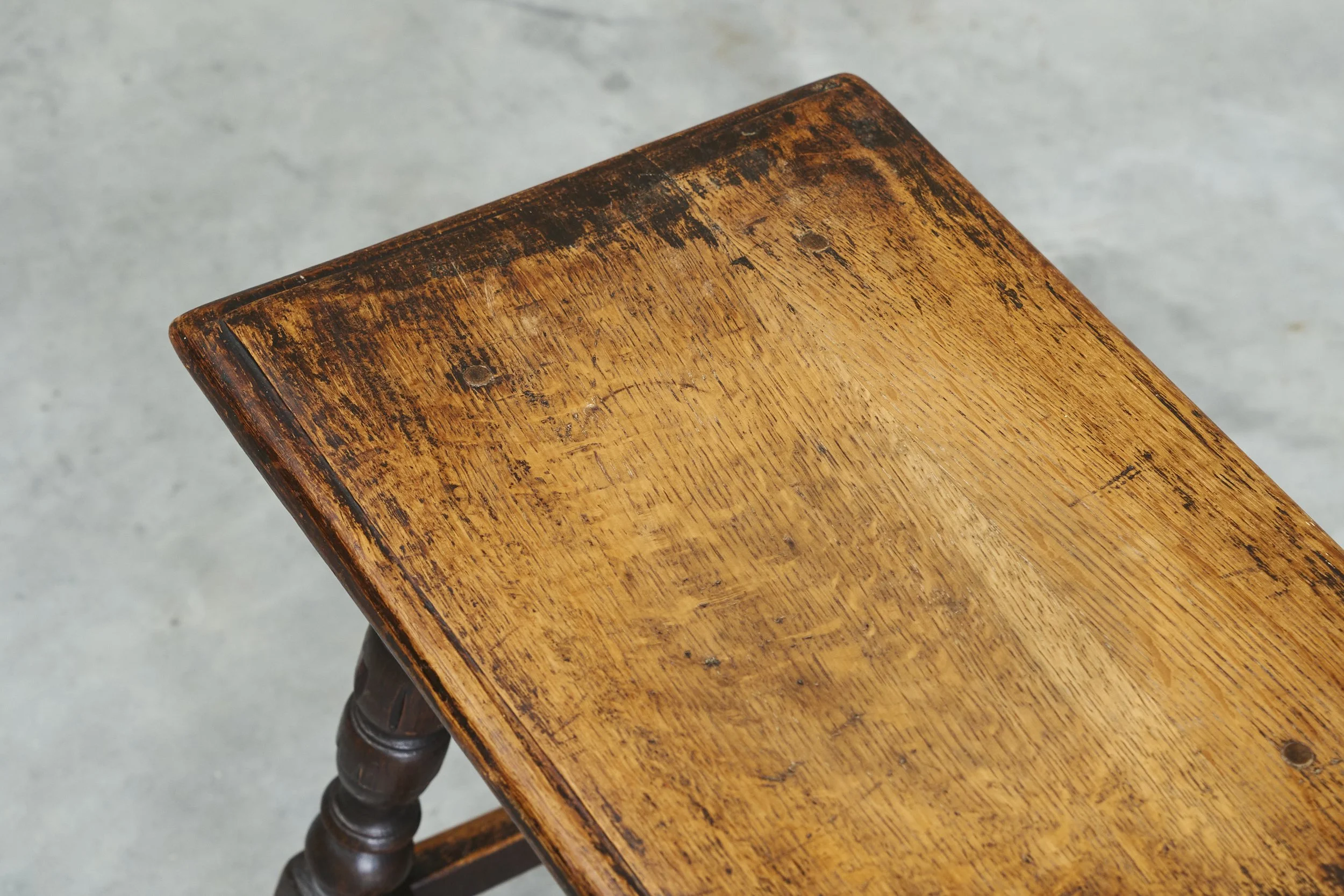 Stool Oak 02.jpg