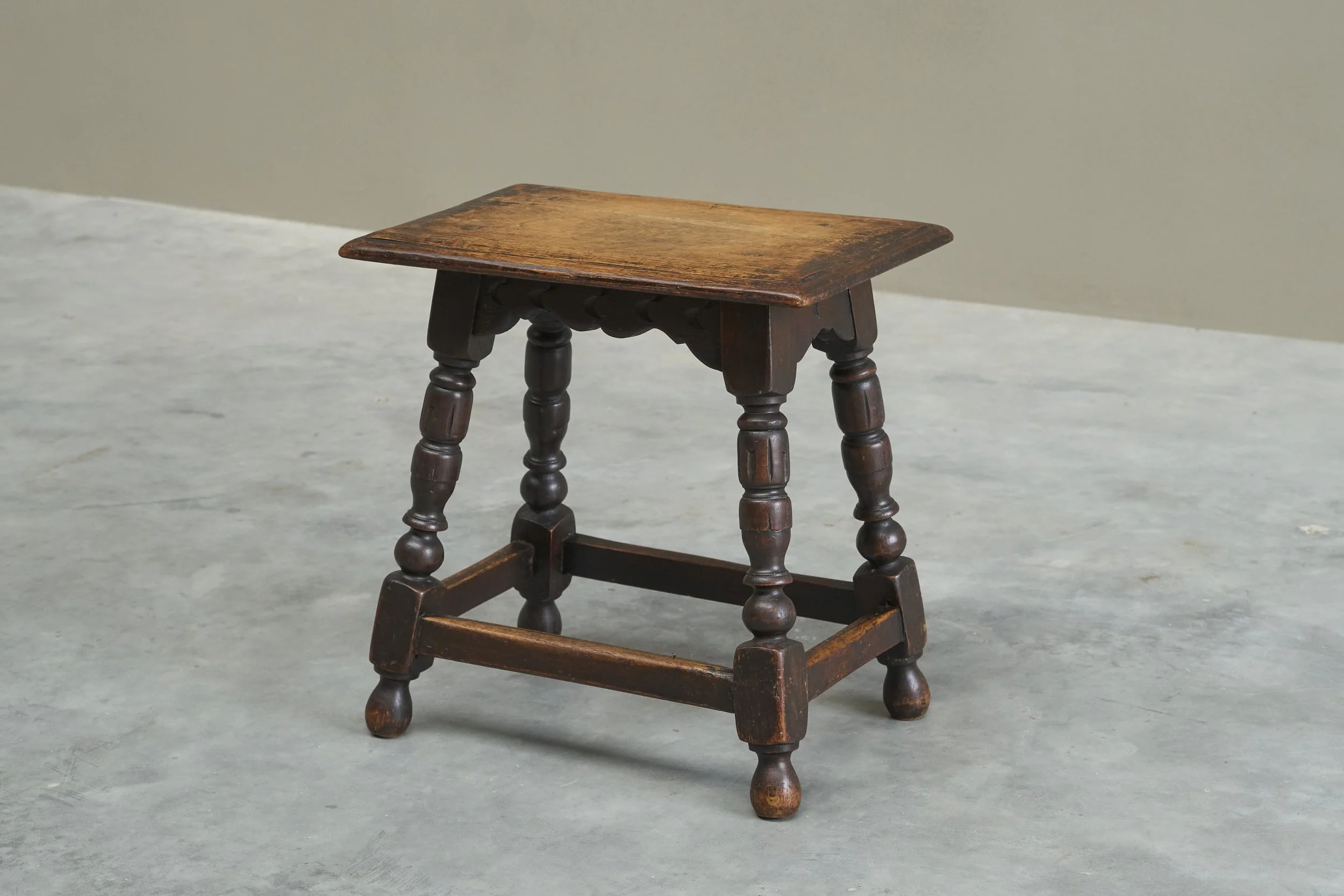 Stool Oak 11.jpg