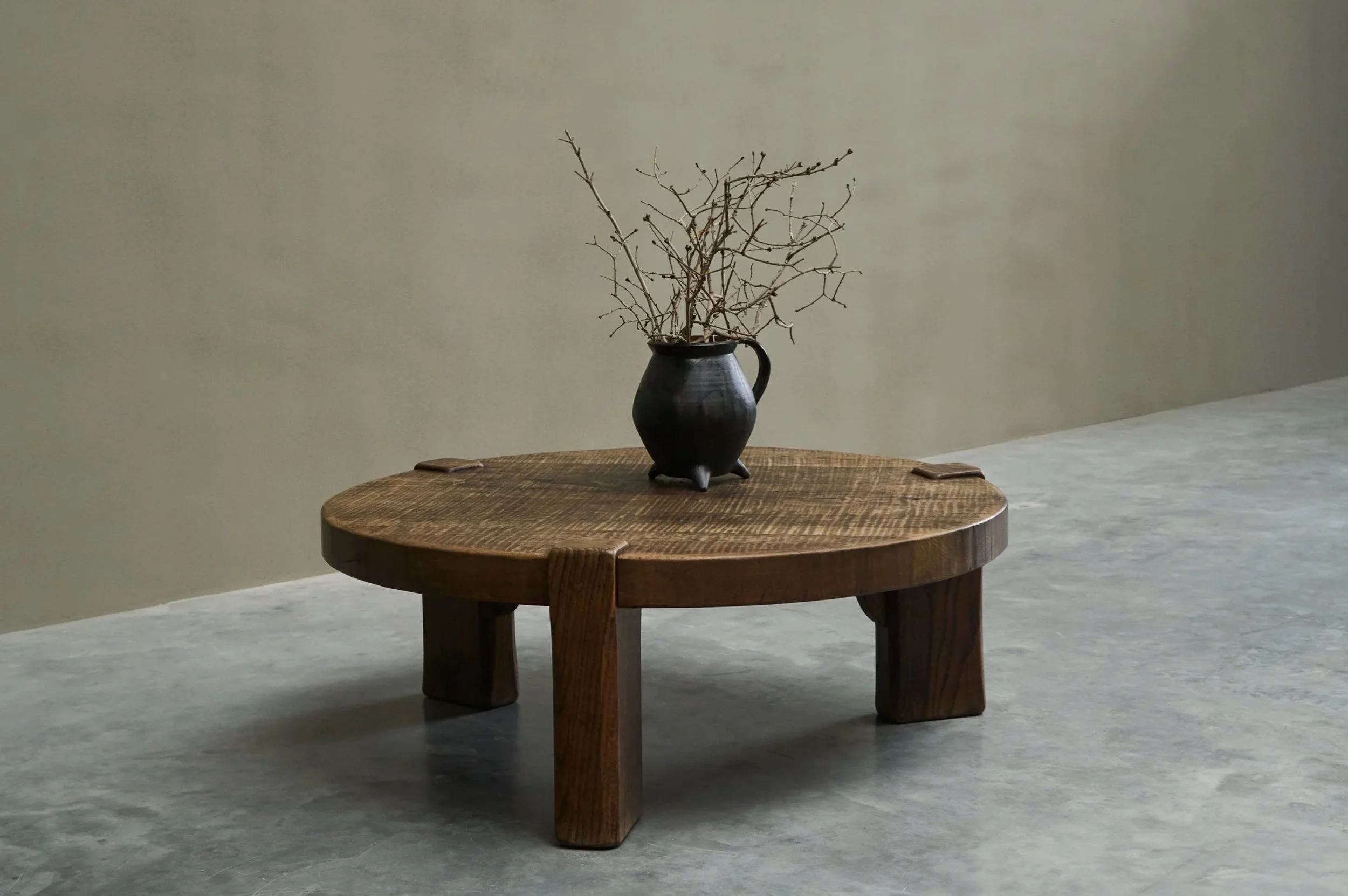 Large Round Wabi Sabi Style Coffee Table in Solid Oak 1960s
