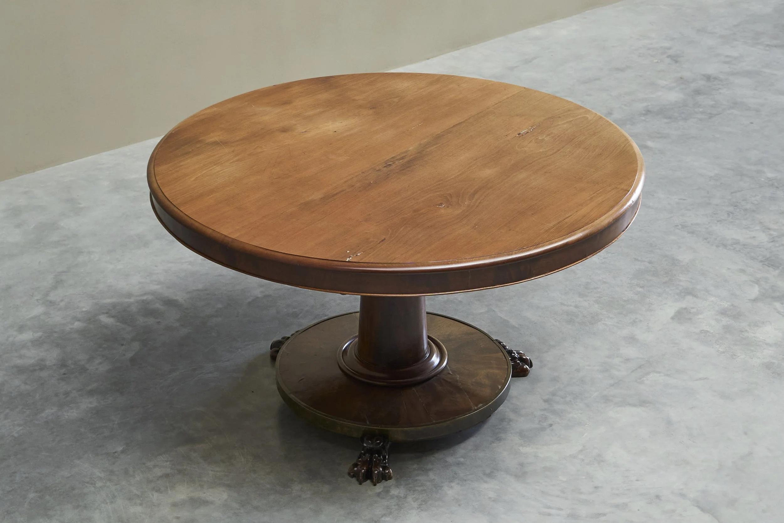 Pedestal Center Table 09.jpg