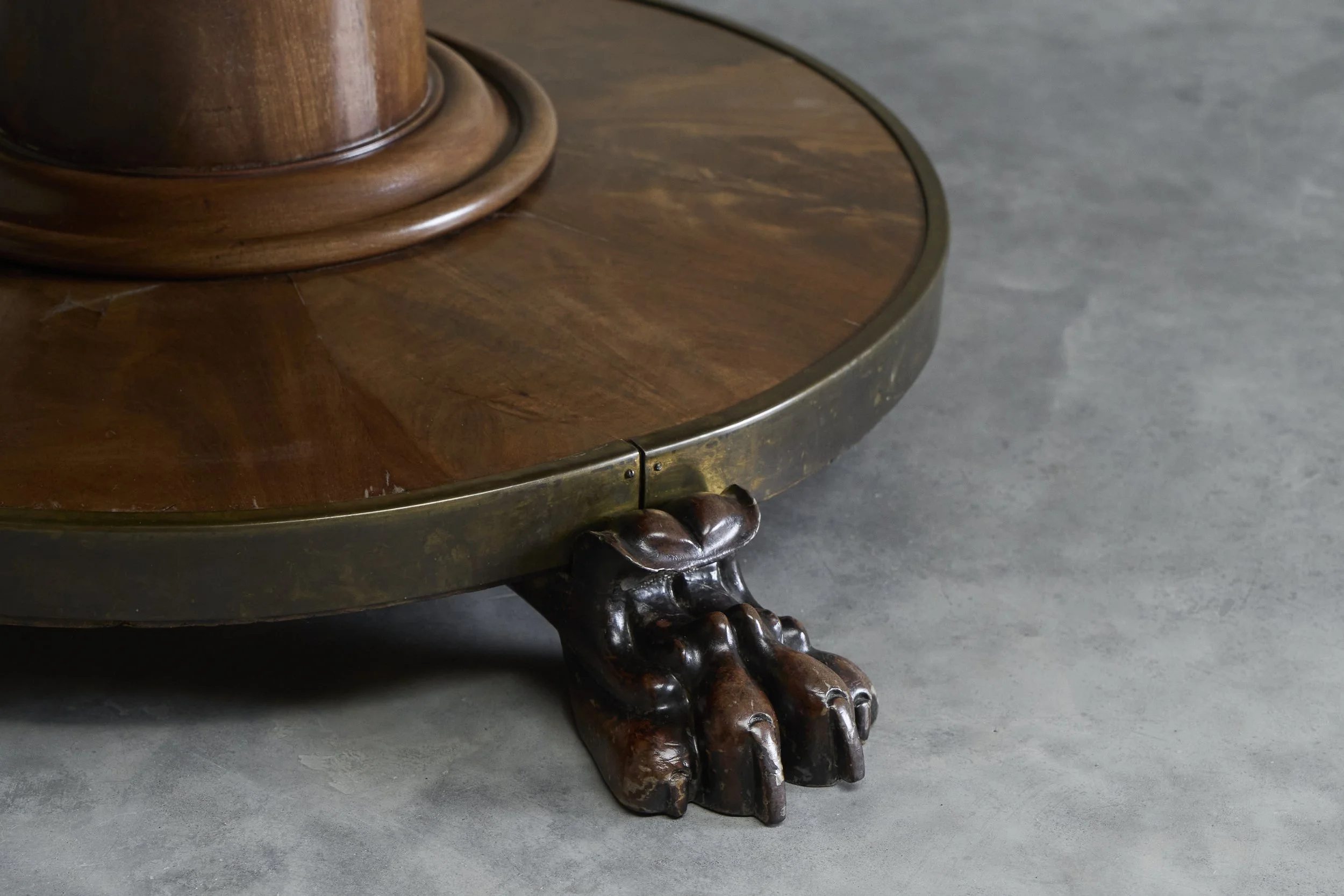 Pedestal Center Table 05.jpg