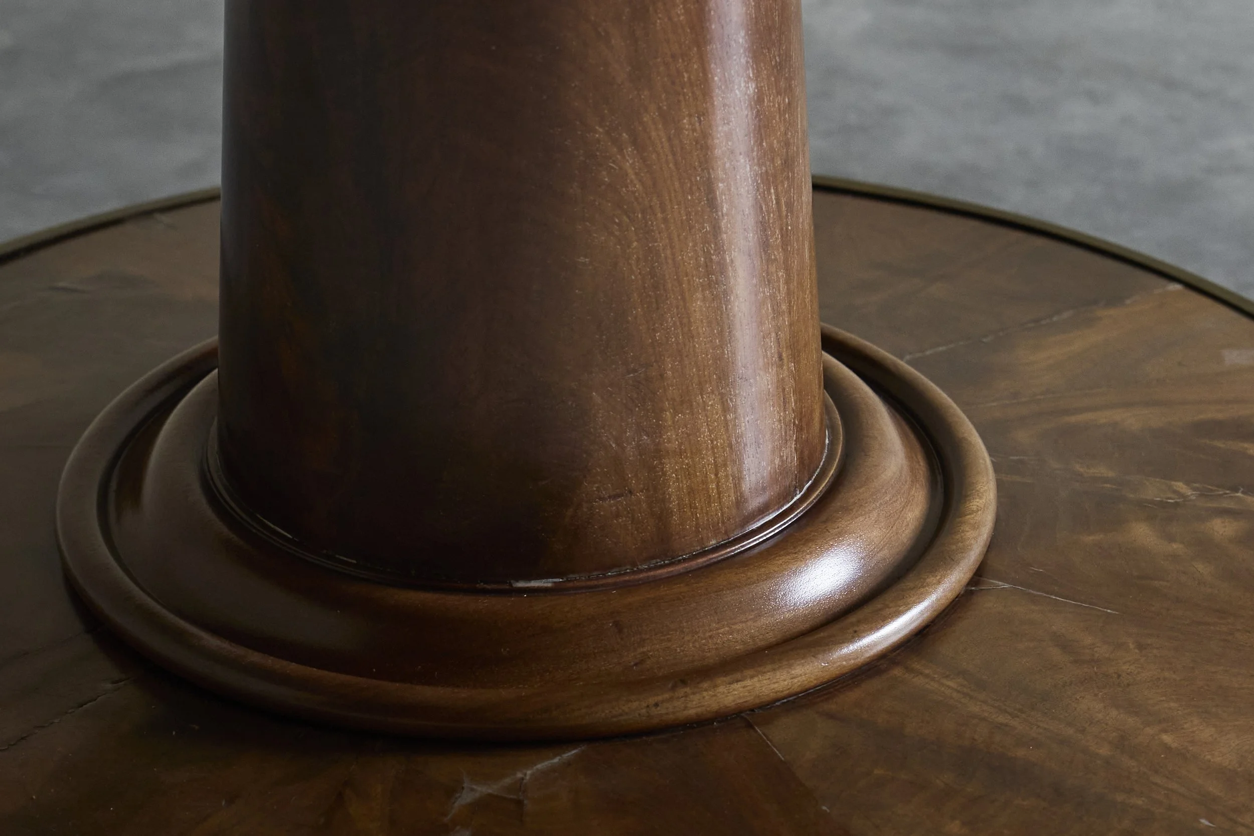 Pedestal Center Table 06.jpg