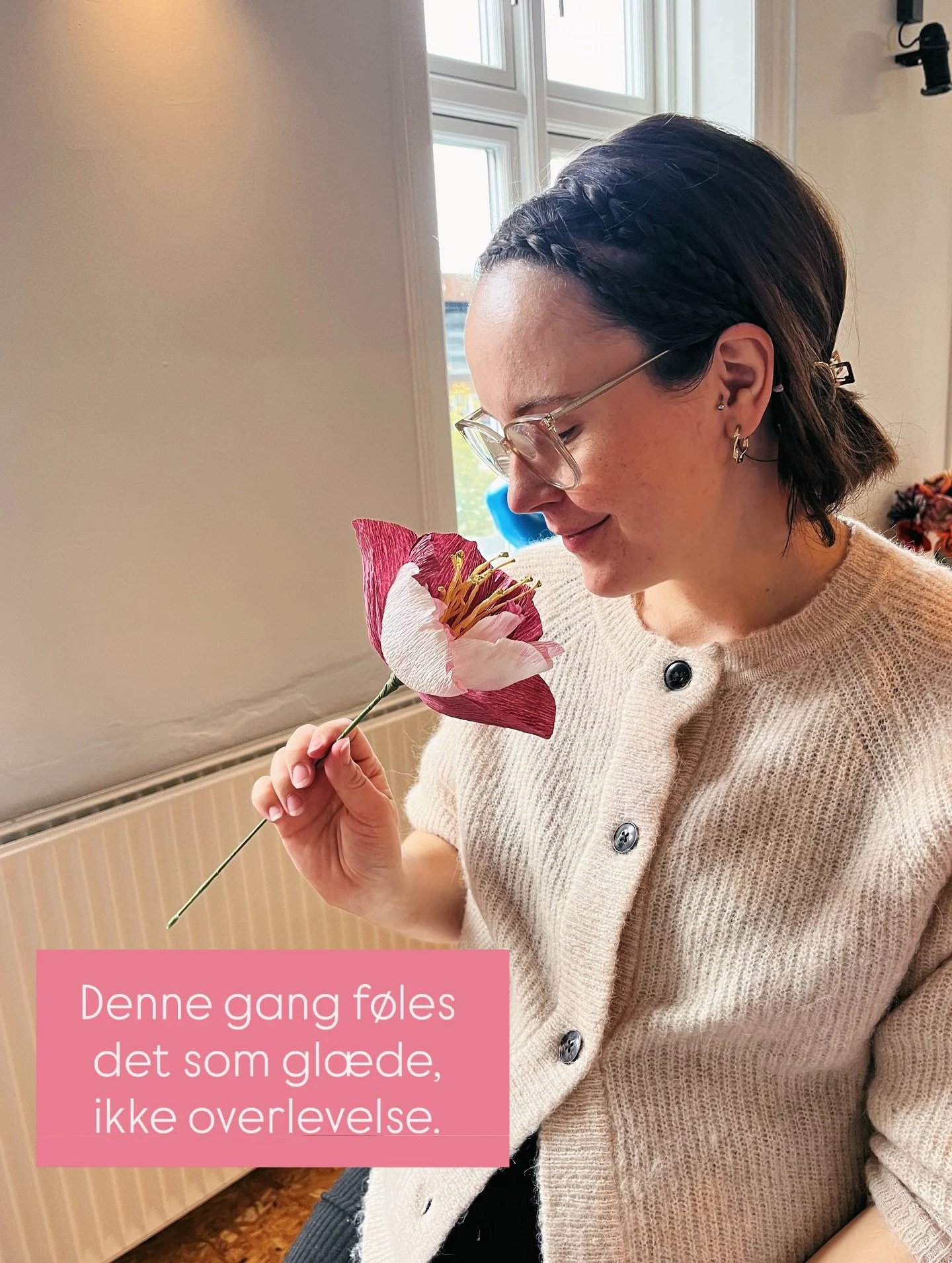&bull; 𝗧𝗔𝗡𝗞𝗘𝗥 𝗟𝗜𝗚𝗘 𝗡𝗨 &bull; 🌸

Jeg er gravid for tredje gang og jeg har t&aelig;nkt s&aring; meget over hvorfor denne oplevelse f&oslash;les s&aring; anderledes. For det er den virkelig 💫

Mine f&oslash;rste to graviditeter var pr&aeli