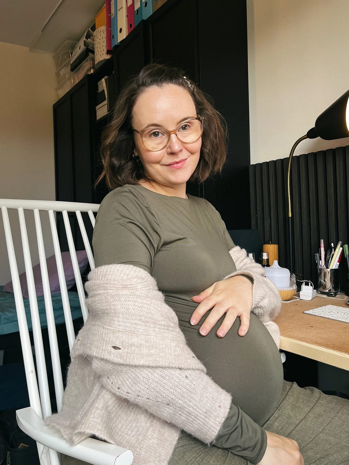 &bull; 𝙄𝘿𝙀𝙉𝙏𝙄𝙏𝙀𝙏𝙎𝙆𝙍𝙄𝙎𝙀 ? &bull; 🩷 

Der er et stille &oslash;jeblik mellem det gamle og det nye. Jeg tr&aelig;kker vejret dybt ind, og puster endnu l&aelig;ngere ud. Lidt mindre lunge kapacitet i disse dage 💨

Jeg m&aelig;rker jeg er