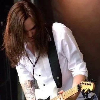 πΈ Say hello to Kane – Stoke-on-Trent’s guitar guru! πΆ
From rock riffs to smooth solos, Kane’s here to turn your guitar game up to legendary status. π€β¨
Whether you’re picking up a guitar for the first time or already jammin