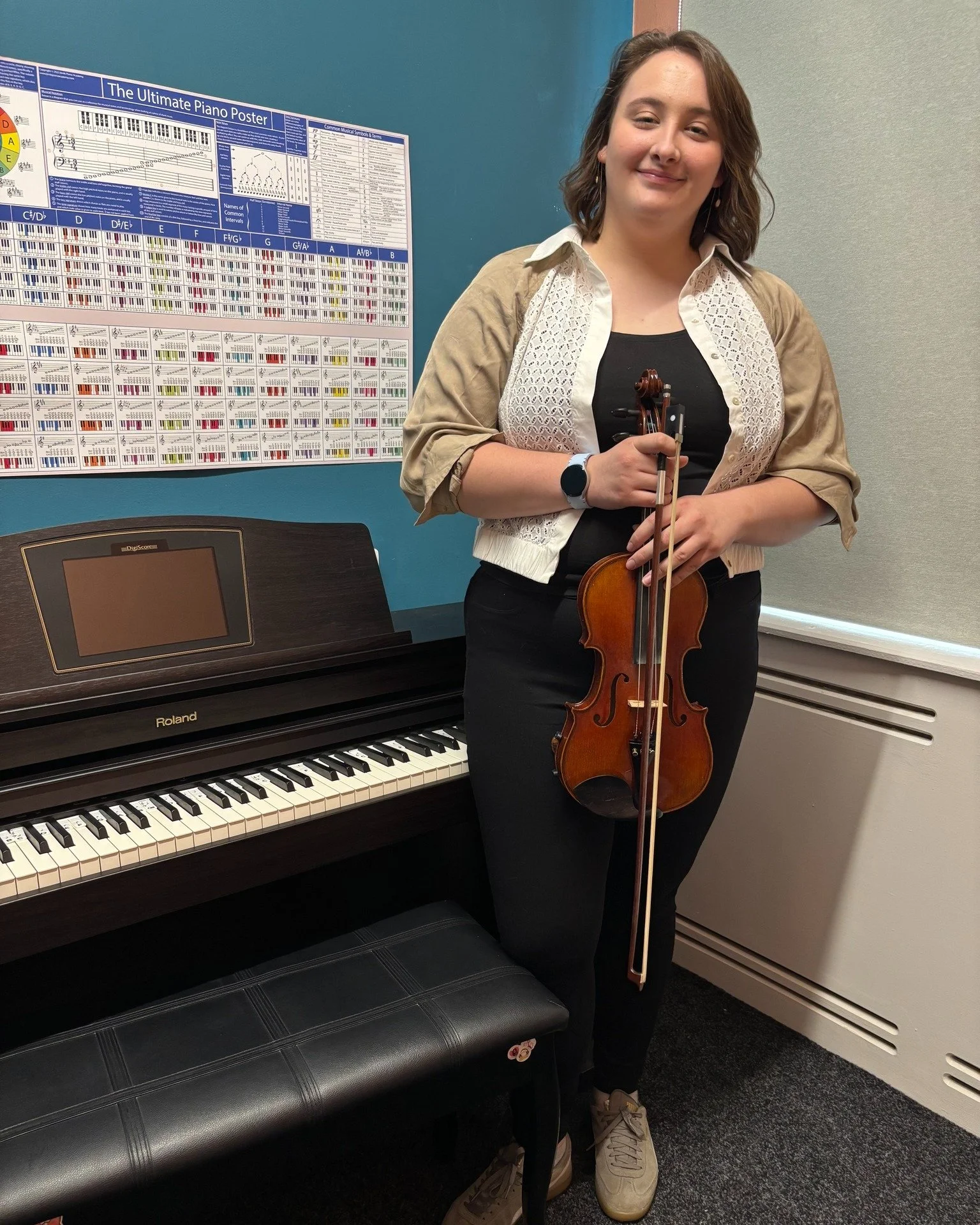 π» Learn Violin with Eva-Mae – Expert Violin Tutor in Staffordshire! π»
Meet Eva-Mae, our talented and passionate violin teacher who brings music to life! Whether you’re a complete beginner or an advanced player, Eva-Mae’s personal