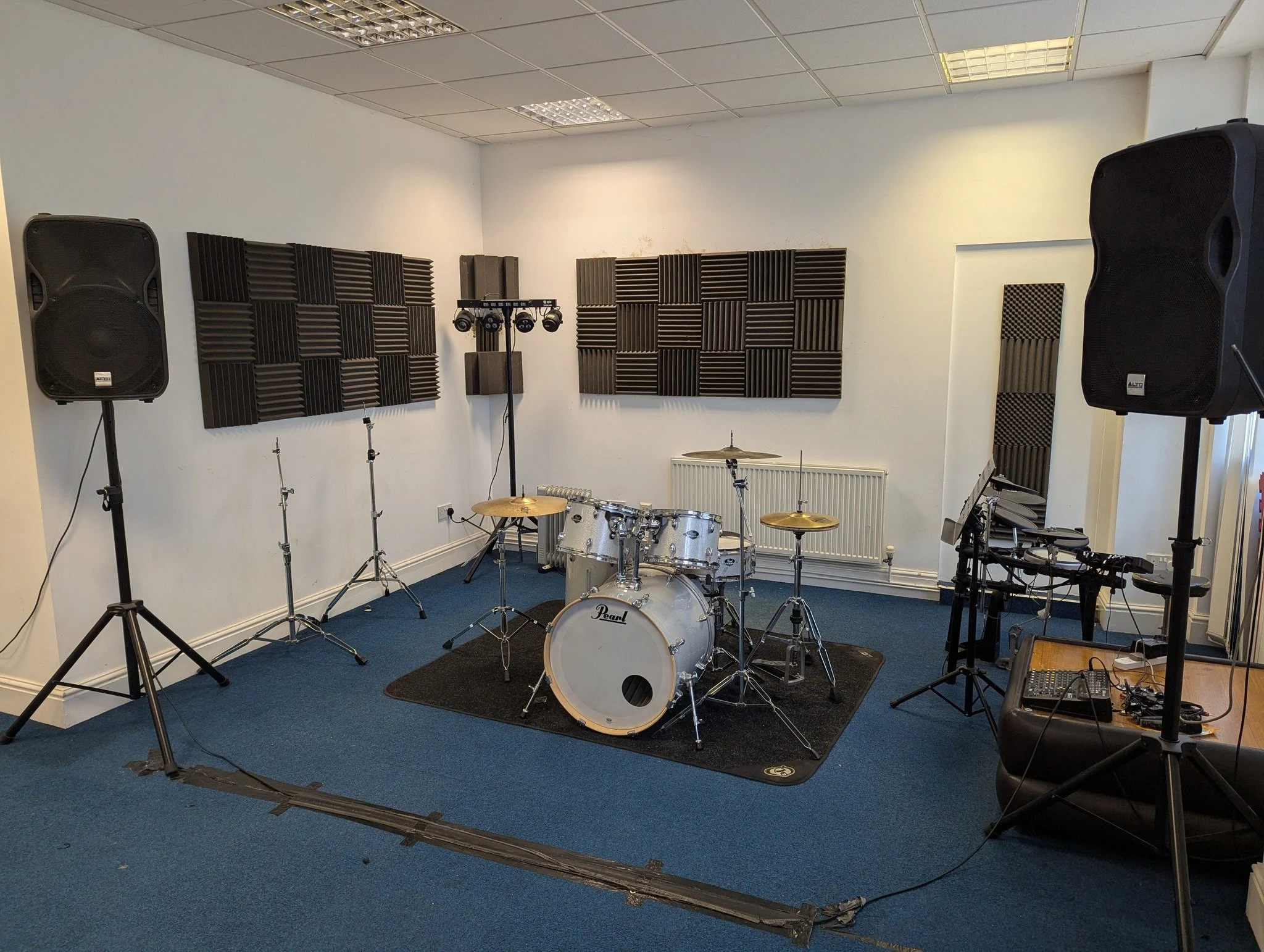 Whether you're a solo artist, band, choir, or music group, Staffordshire Music Hub offers affordable music rehearsal spaces designed to help you prepare for performances, practice new material, and develop your sound.

✅ Professional rehearsal rooms
