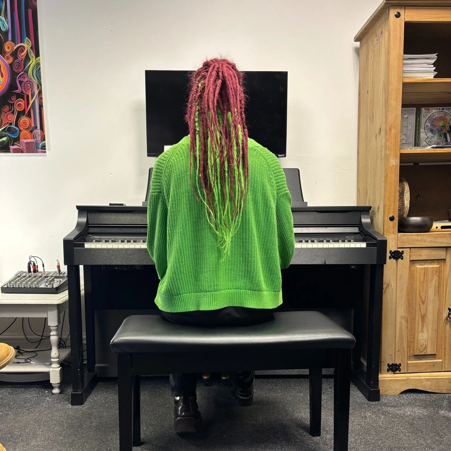 Looking for piano lessons in Staffordshire?

Whether you've always wanted to learn the piano, you're returning after a break, or you're looking to improve your playing, Staffordshire Music Hub offers personalised piano lessons for all ages and abilit