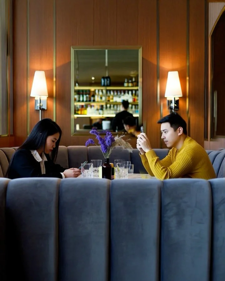 🧐 Can you spot the posture problem here?

Both are guilty... but not of what you think. Their spines are silently arguing with gravity. 😅

The woman&rsquo;s head tilts forward, her neck flexed, shoulders rounded &mdash; a classic setup for tech nec